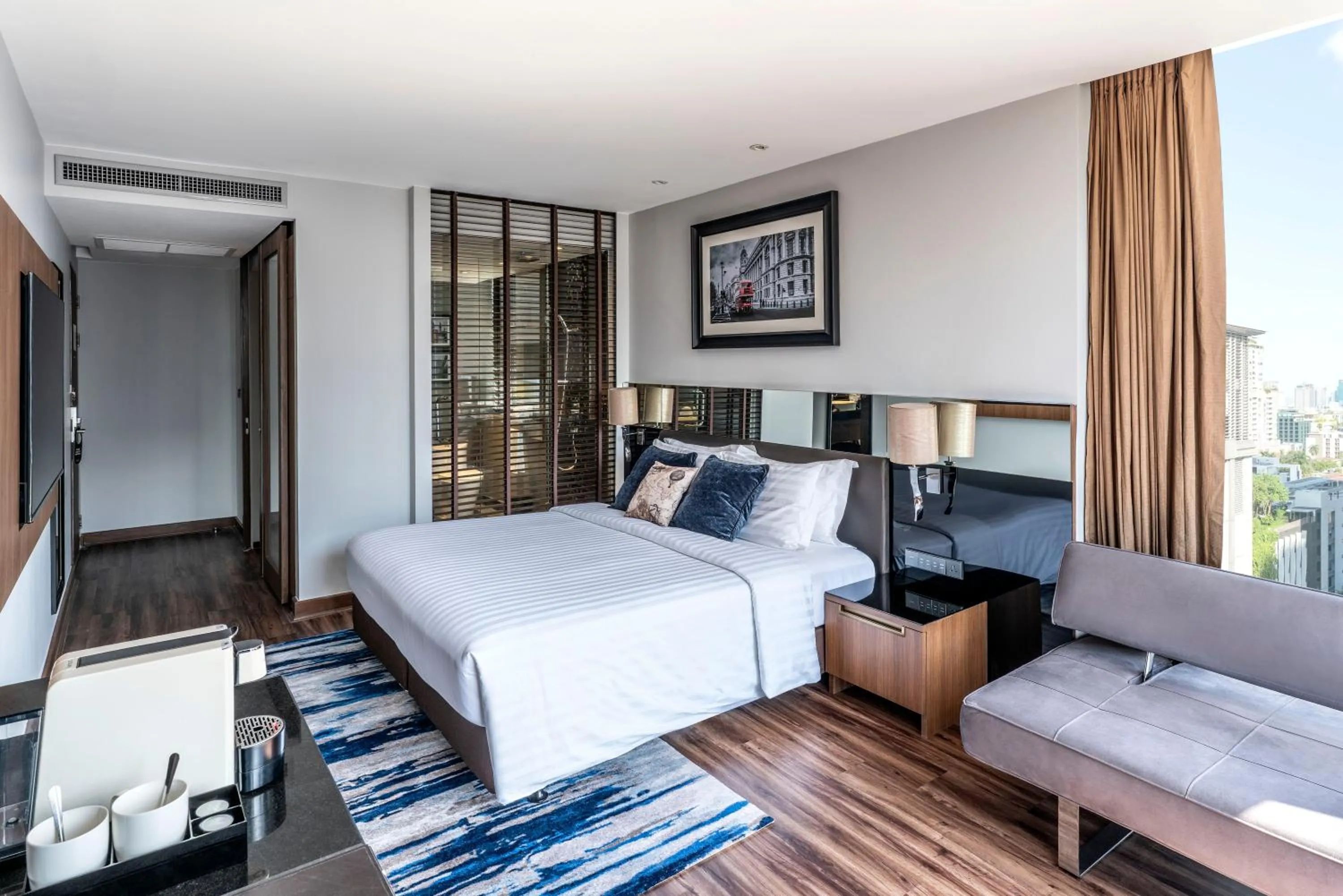 Bedroom, Bed in The Continent Hotel Sukhumvit - Asok BTS Bangkok