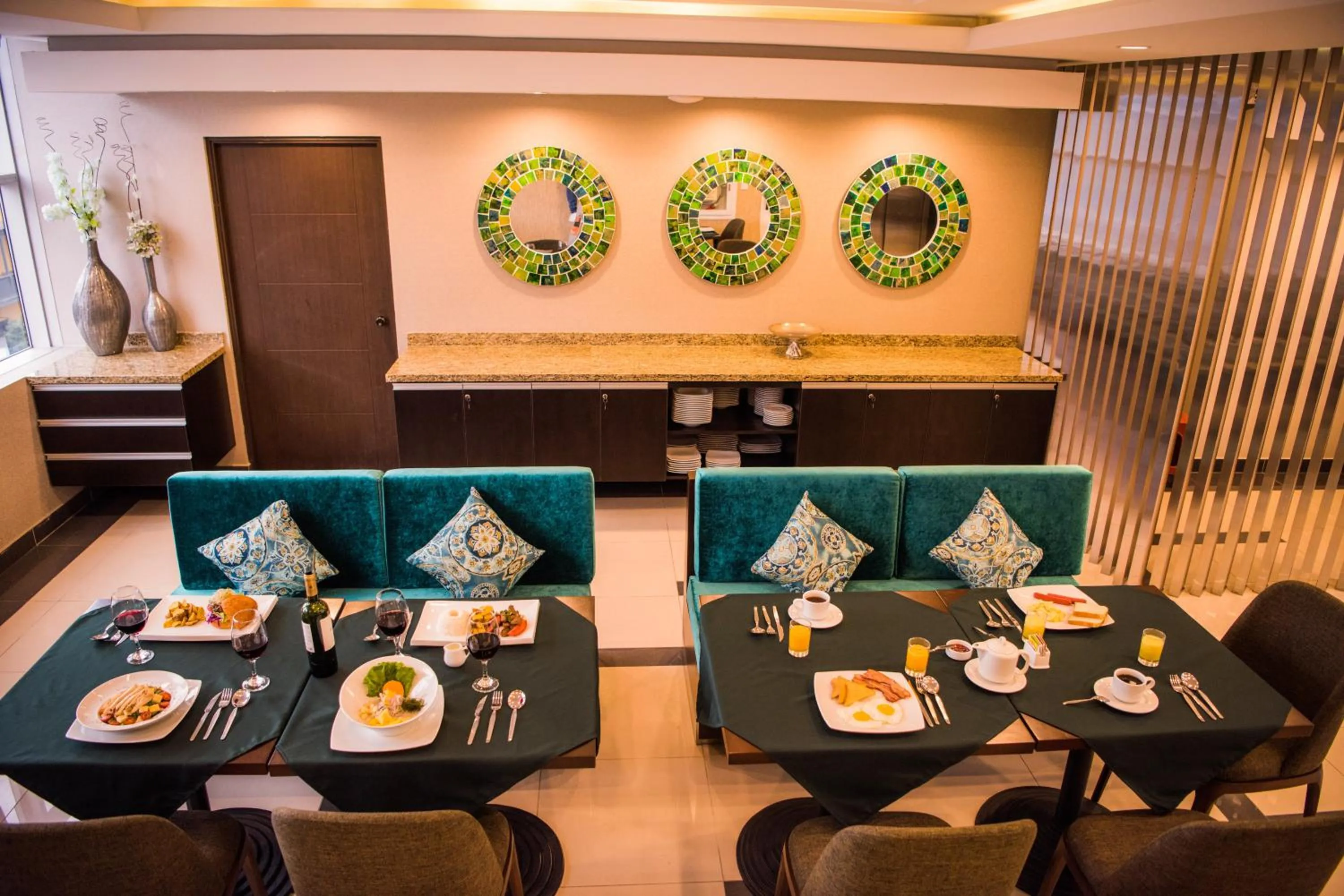 Restaurant/places to eat in Hotel Diamond Lima