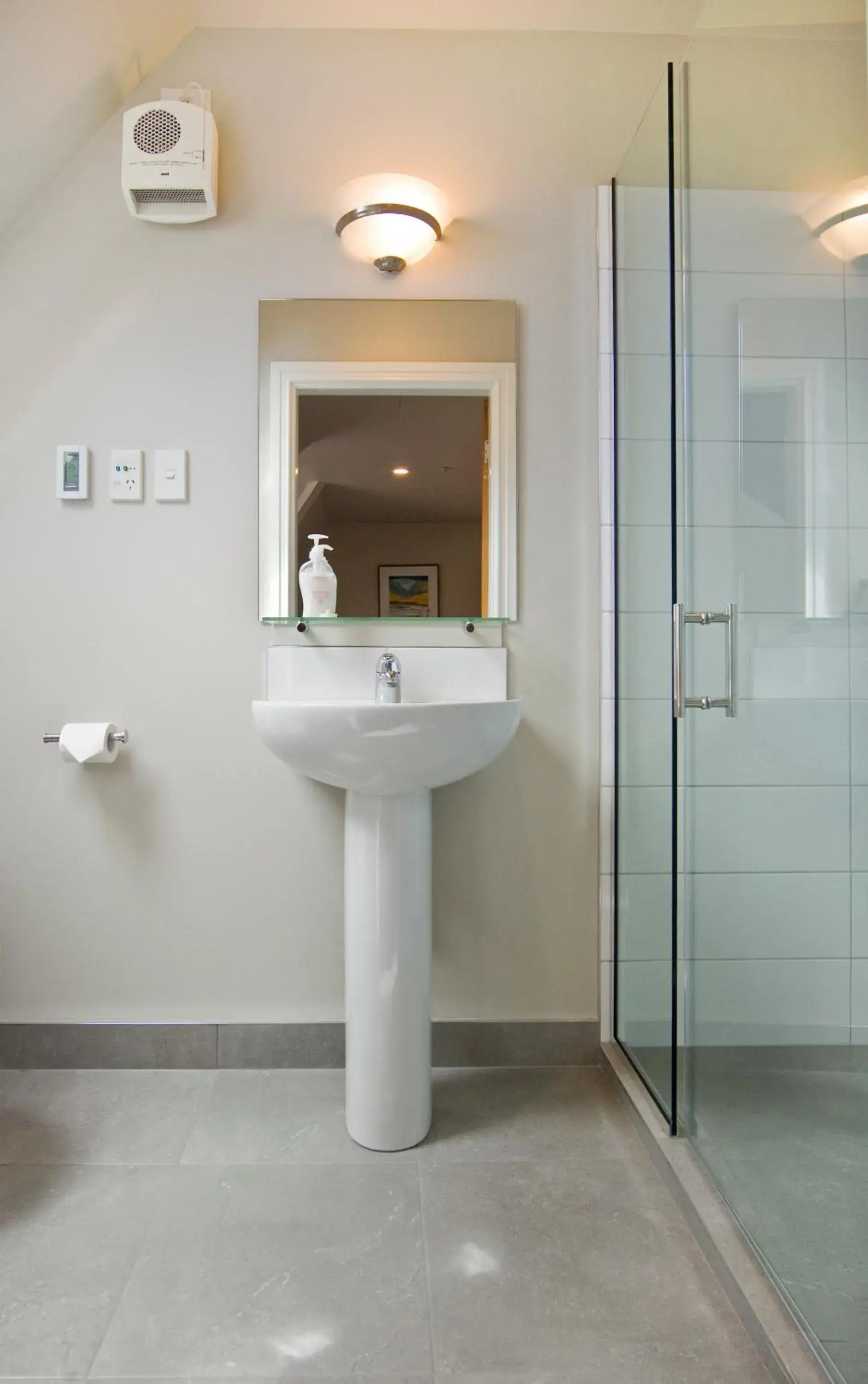 Shower, Bathroom in Orari Boutique Hotel