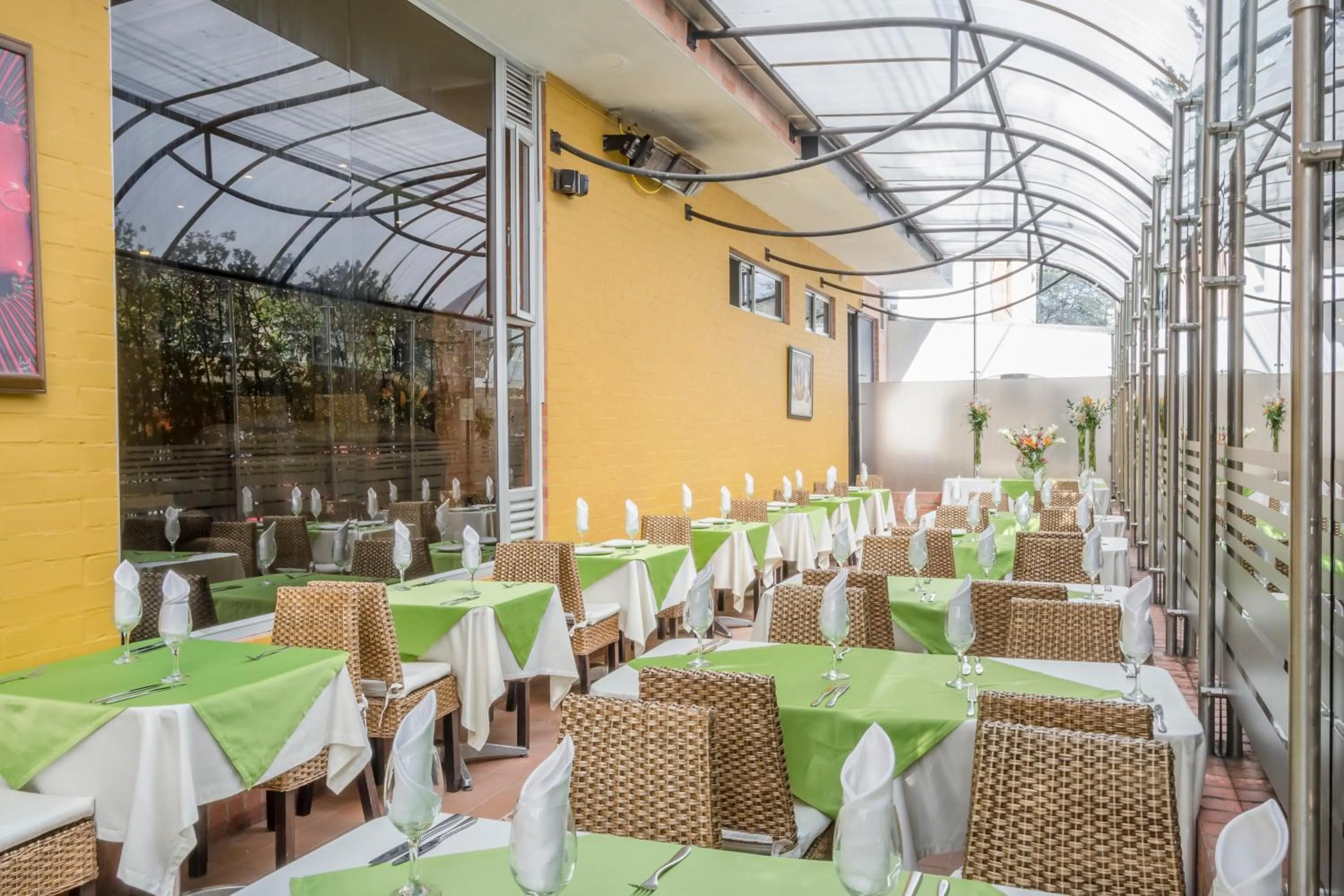Restaurant/places to eat in Hotel Regency Boutique La Feria