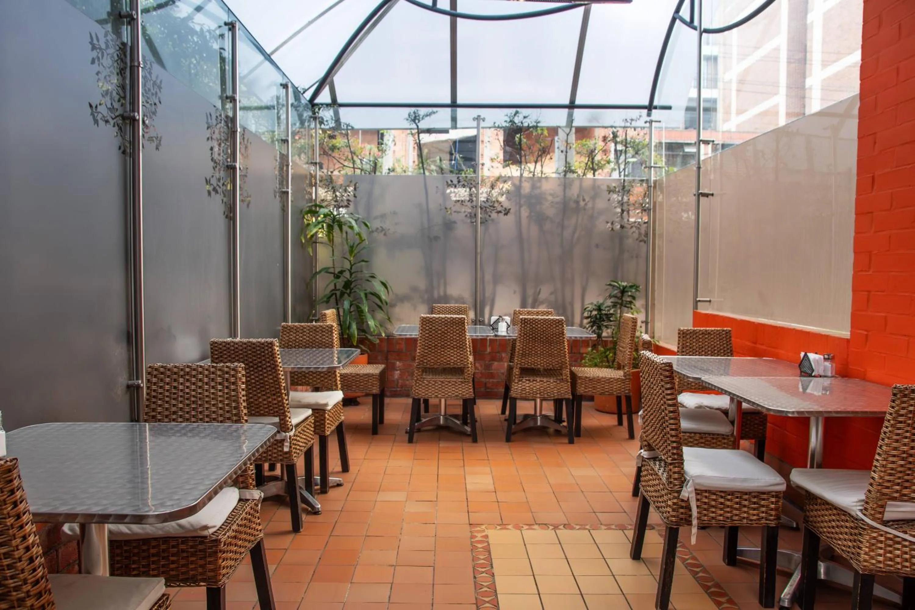 Restaurant/places to eat in Hotel Regency Boutique La Feria