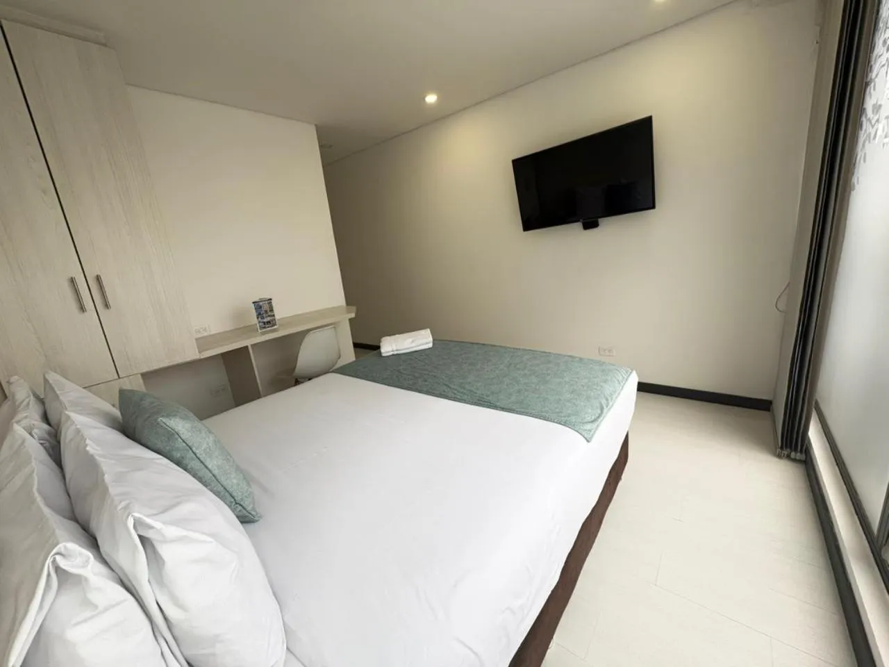 Communal lounge/ TV room, Bed in Hotel Regency Boutique La Feria