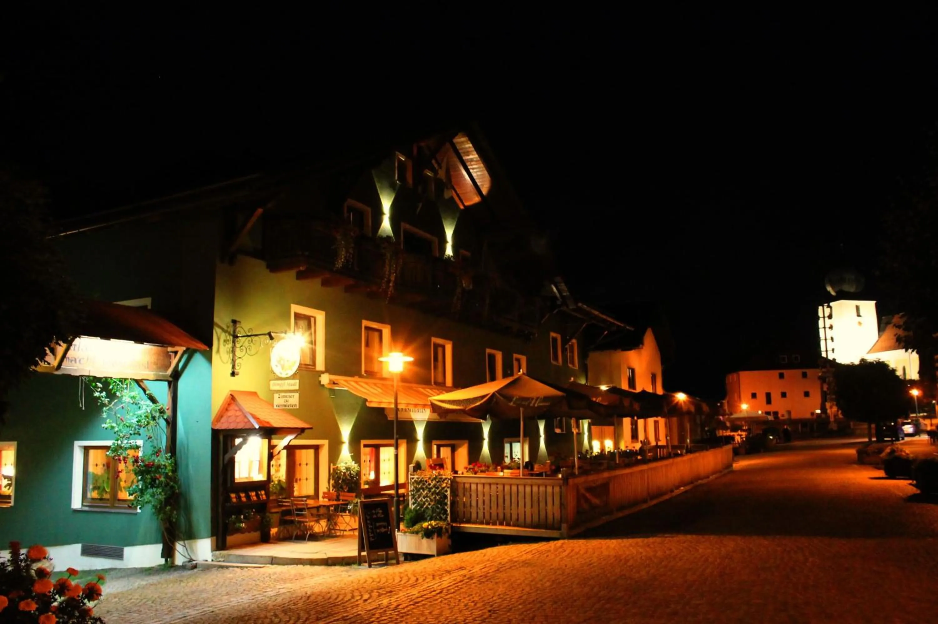Property building in Bayerische Gastwirtschaft Dimpfl-Stadl