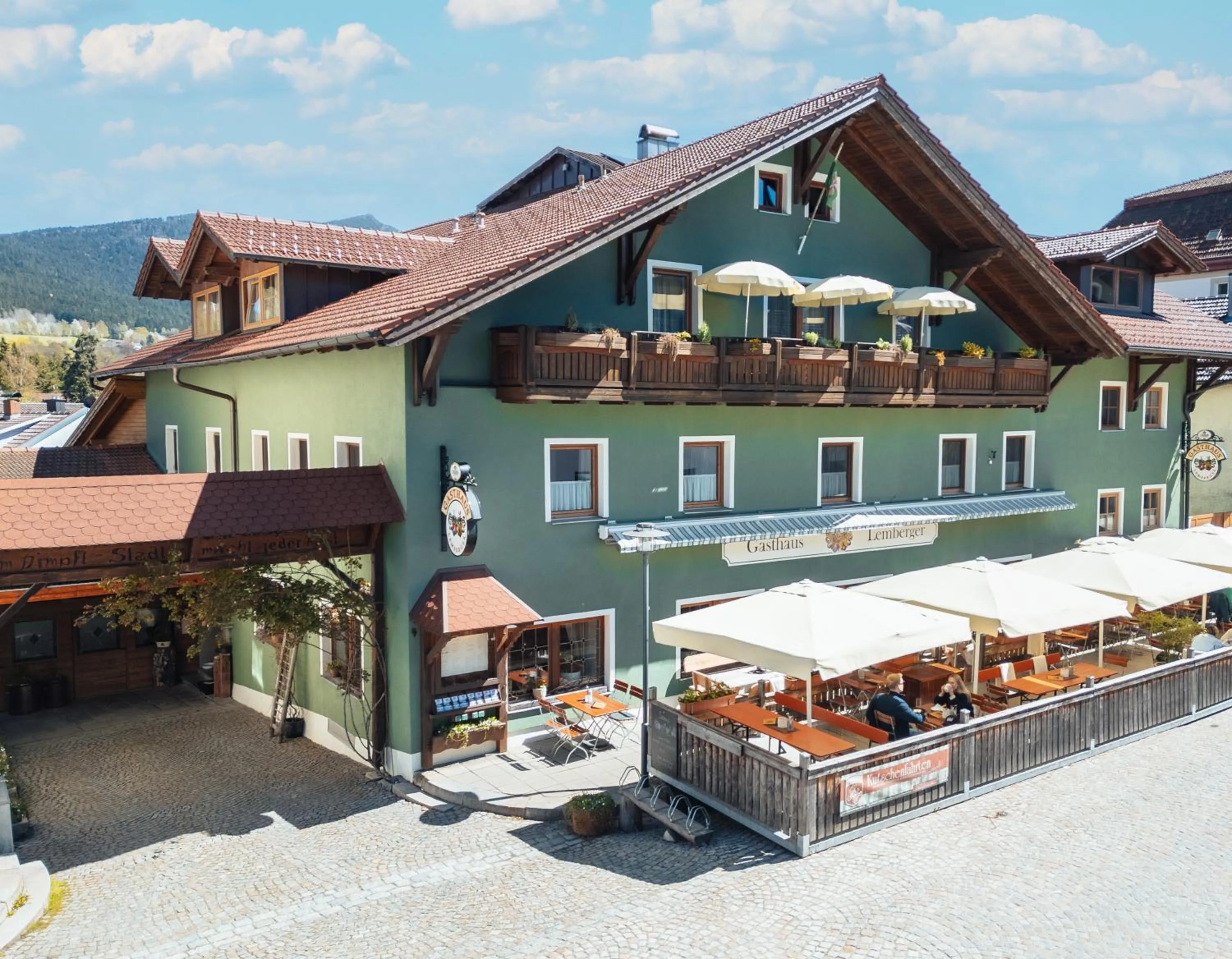 Property building in Bayerische Gastwirtschaft Dimpfl-Stadl