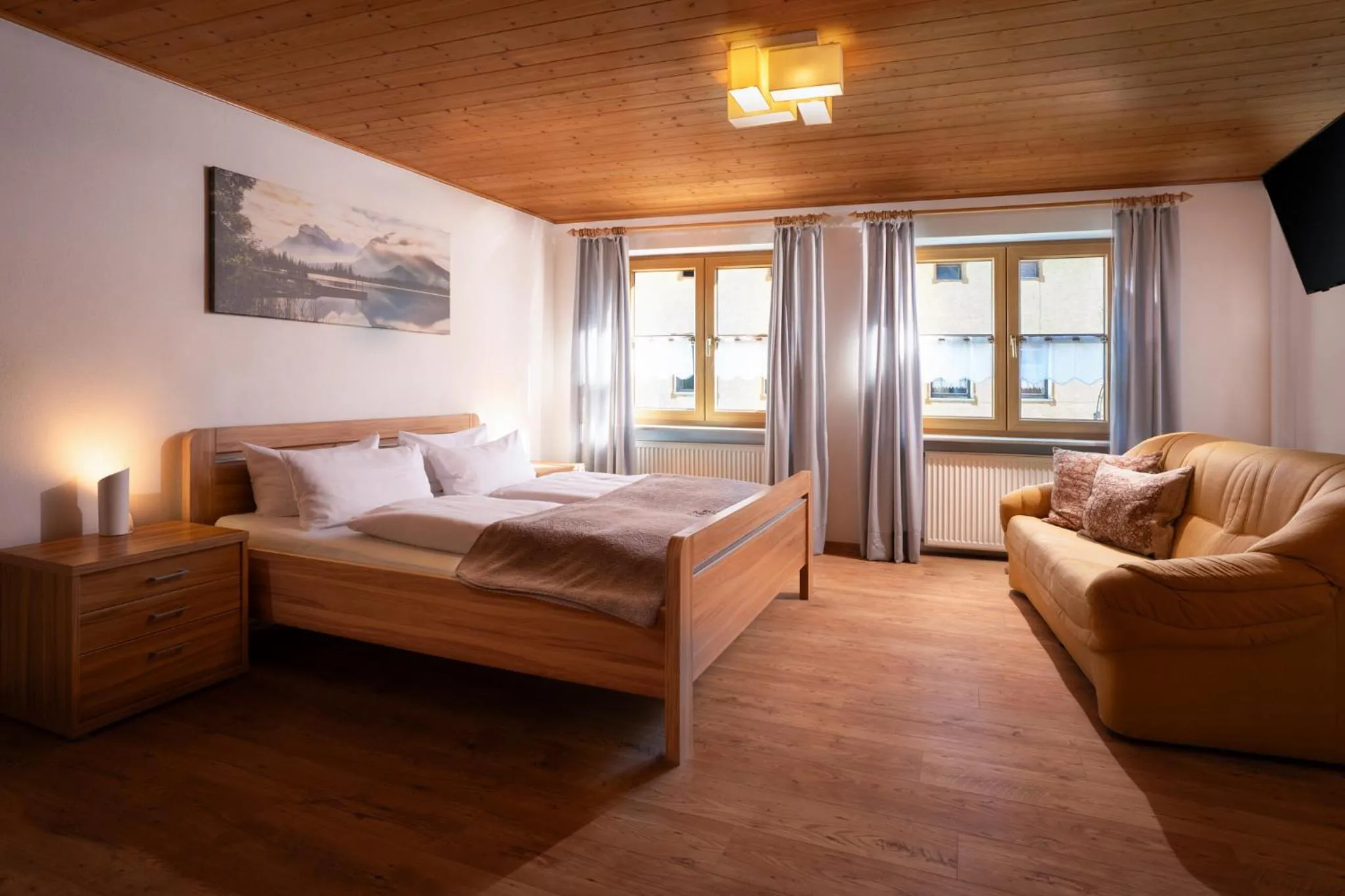 Photo of the whole room, Bed in Bayerische Gastwirtschaft Dimpfl-Stadl