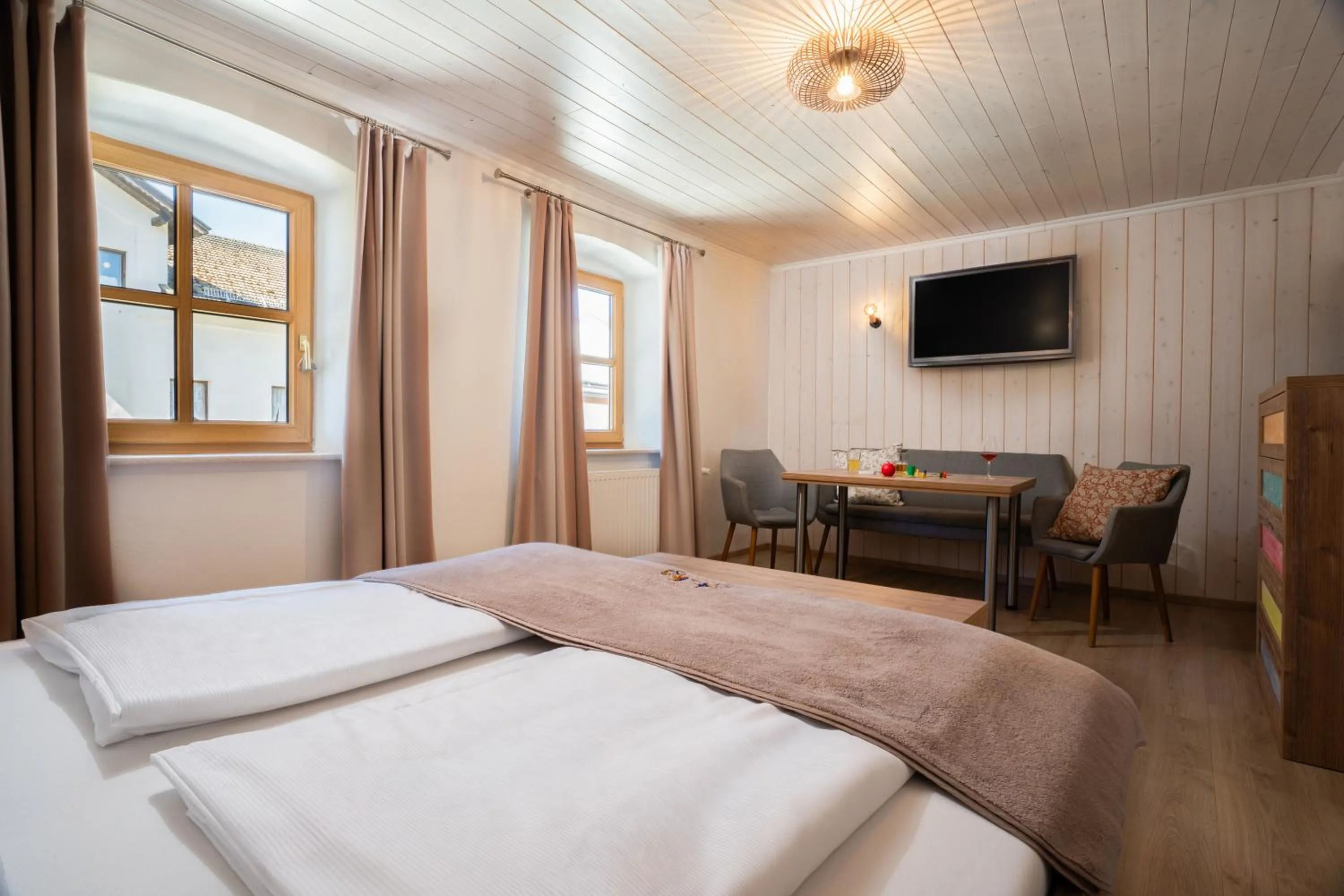 Photo of the whole room, Bed in Bayerische Gastwirtschaft Dimpfl-Stadl