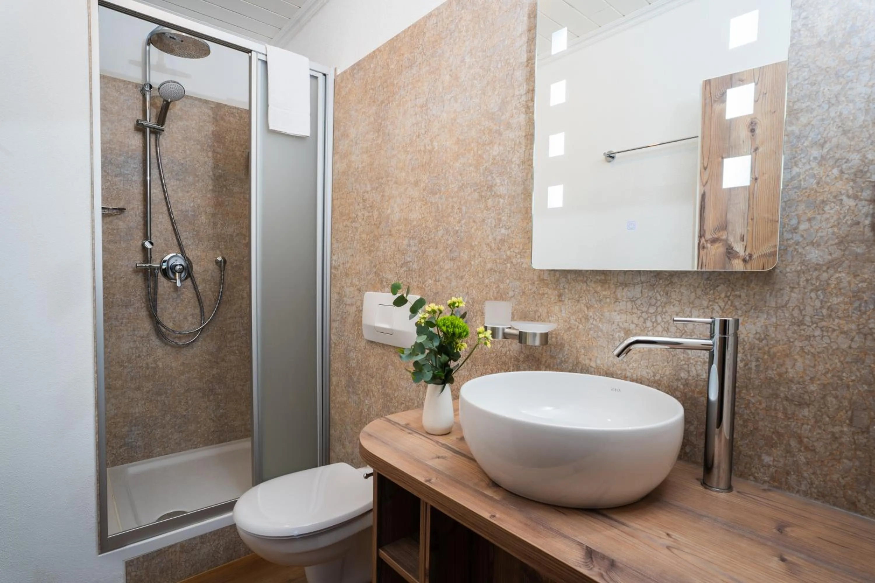 Bathroom in Bayerische Gastwirtschaft Dimpfl-Stadl