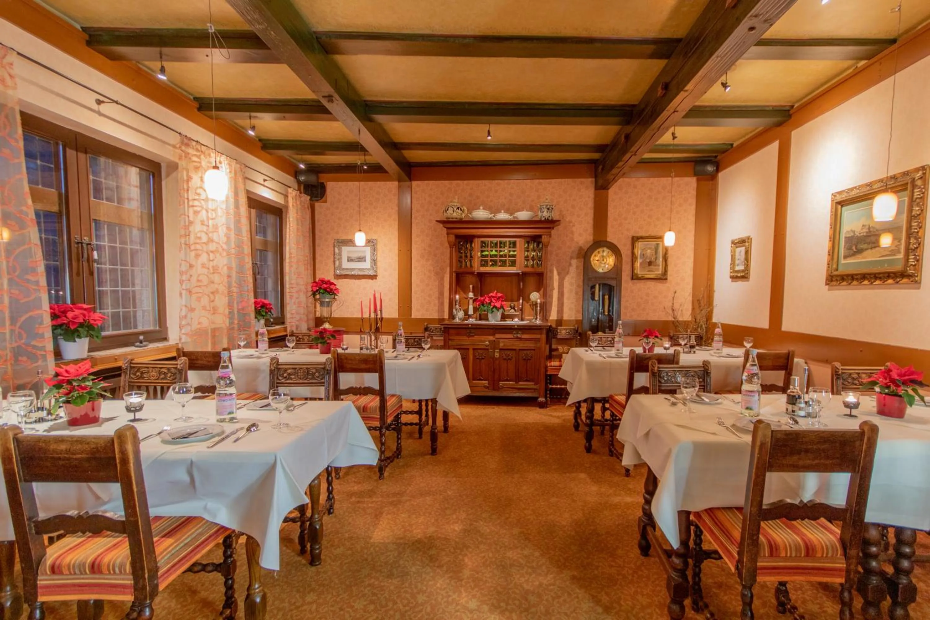 Restaurant/places to eat in Hotel Weiler