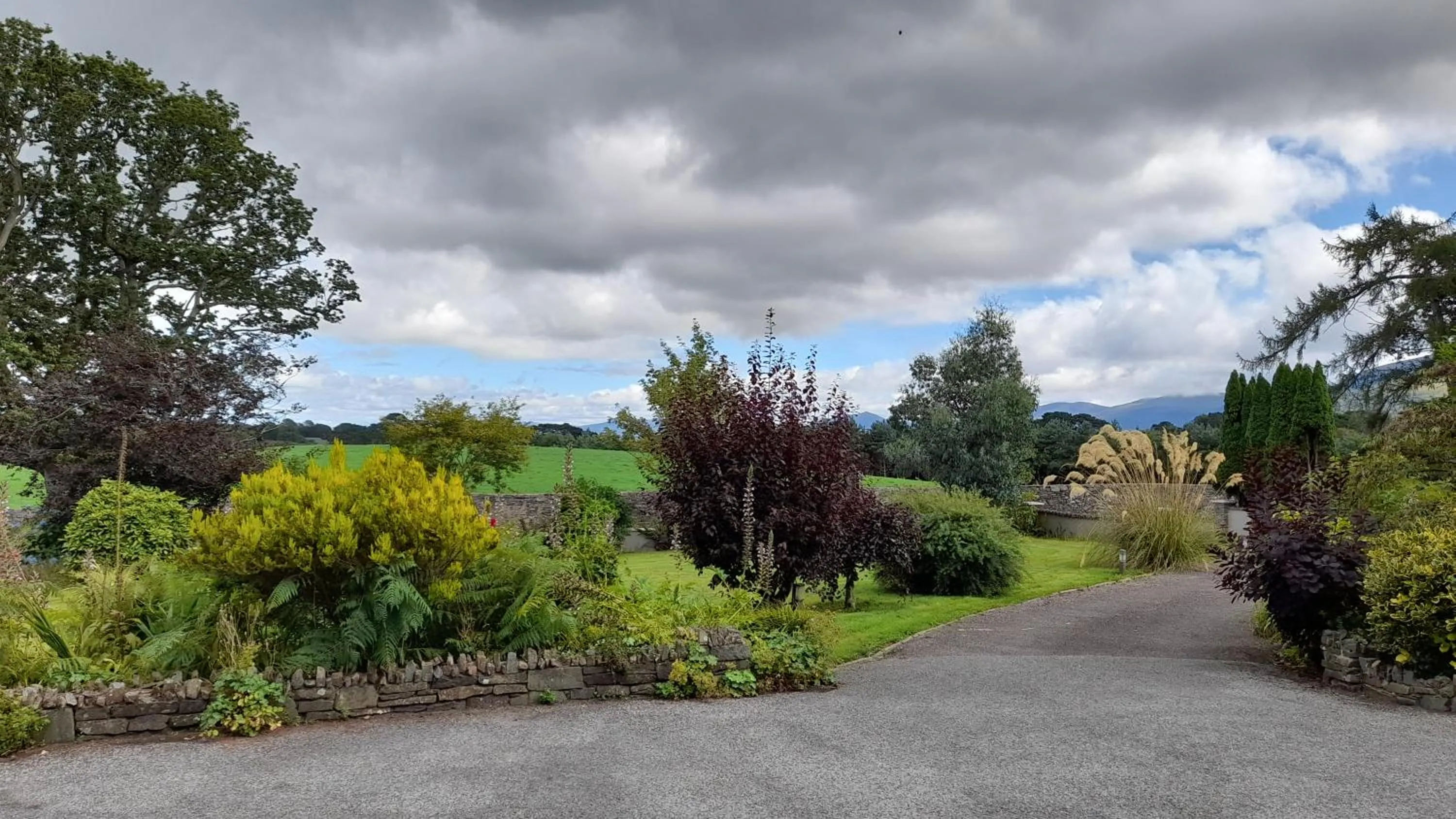 Garden view in Inveraray Farm