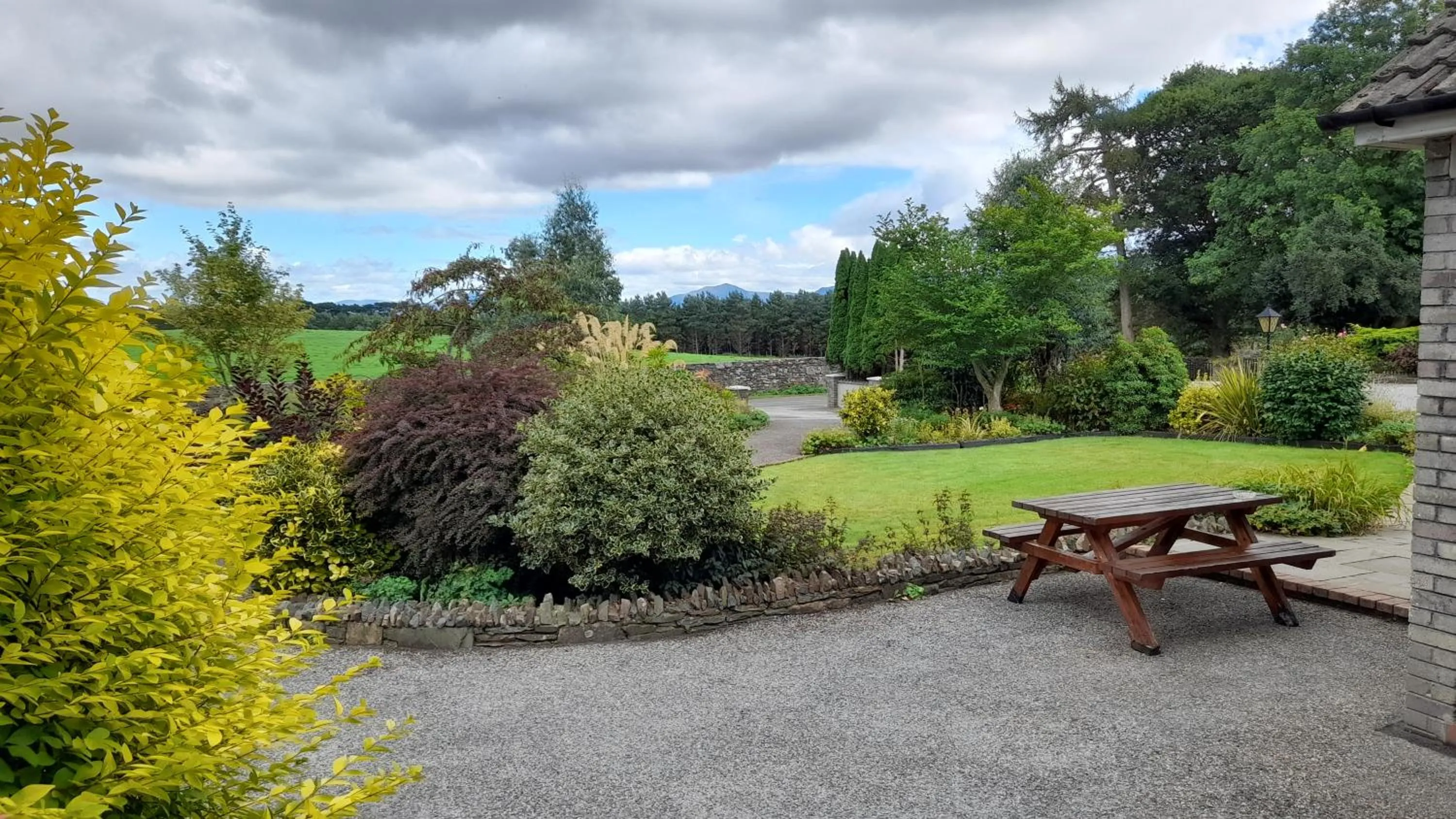 Garden view in Inveraray Farm