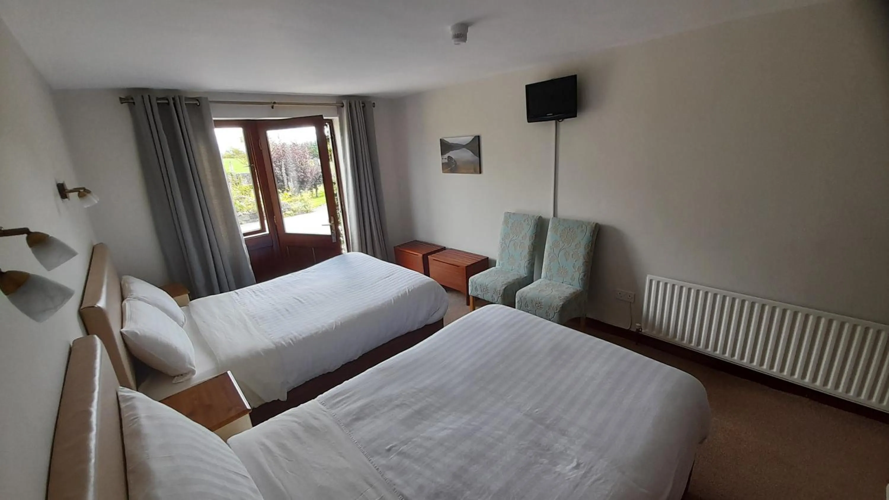 Photo of the whole room, Bed in Inveraray Farm