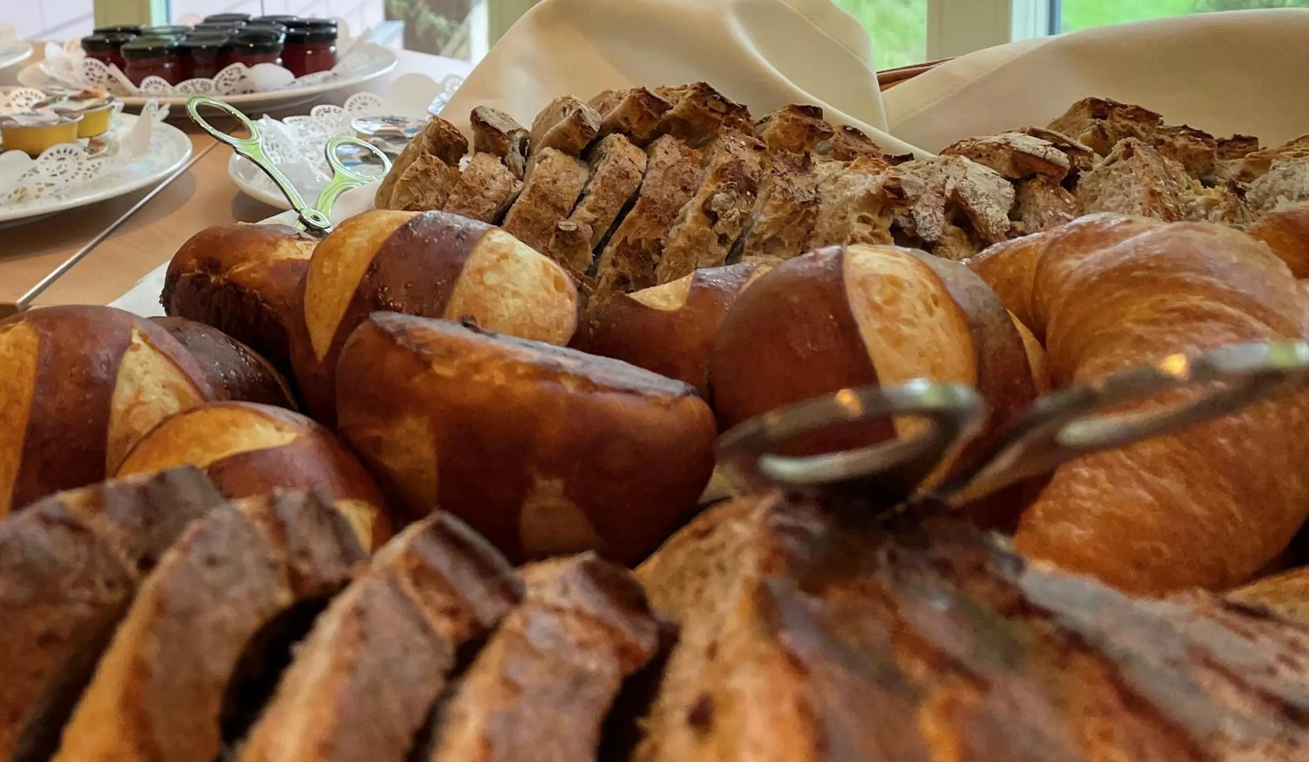 Buffet breakfast in Ferien- und Familienhotel Alpina Adelboden