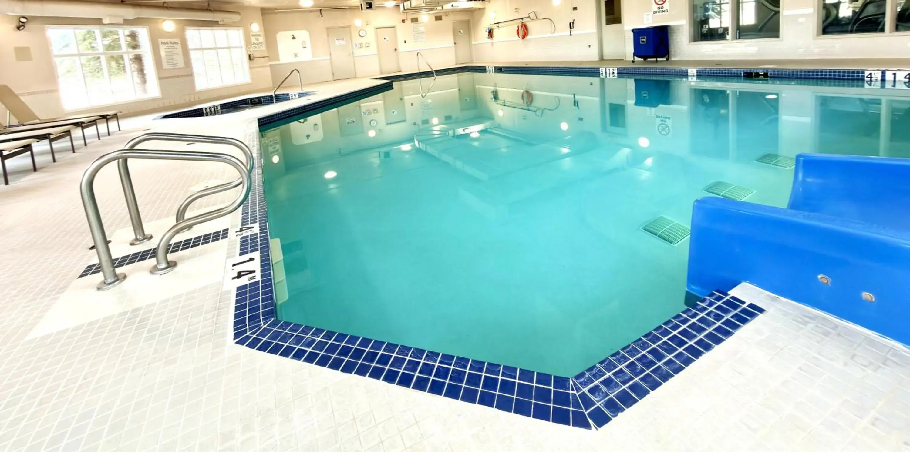 Swimming pool in Holiday Inn Express Airdrie by IHG Swimming pool in Holiday Inn Express Airdrie by IHG
