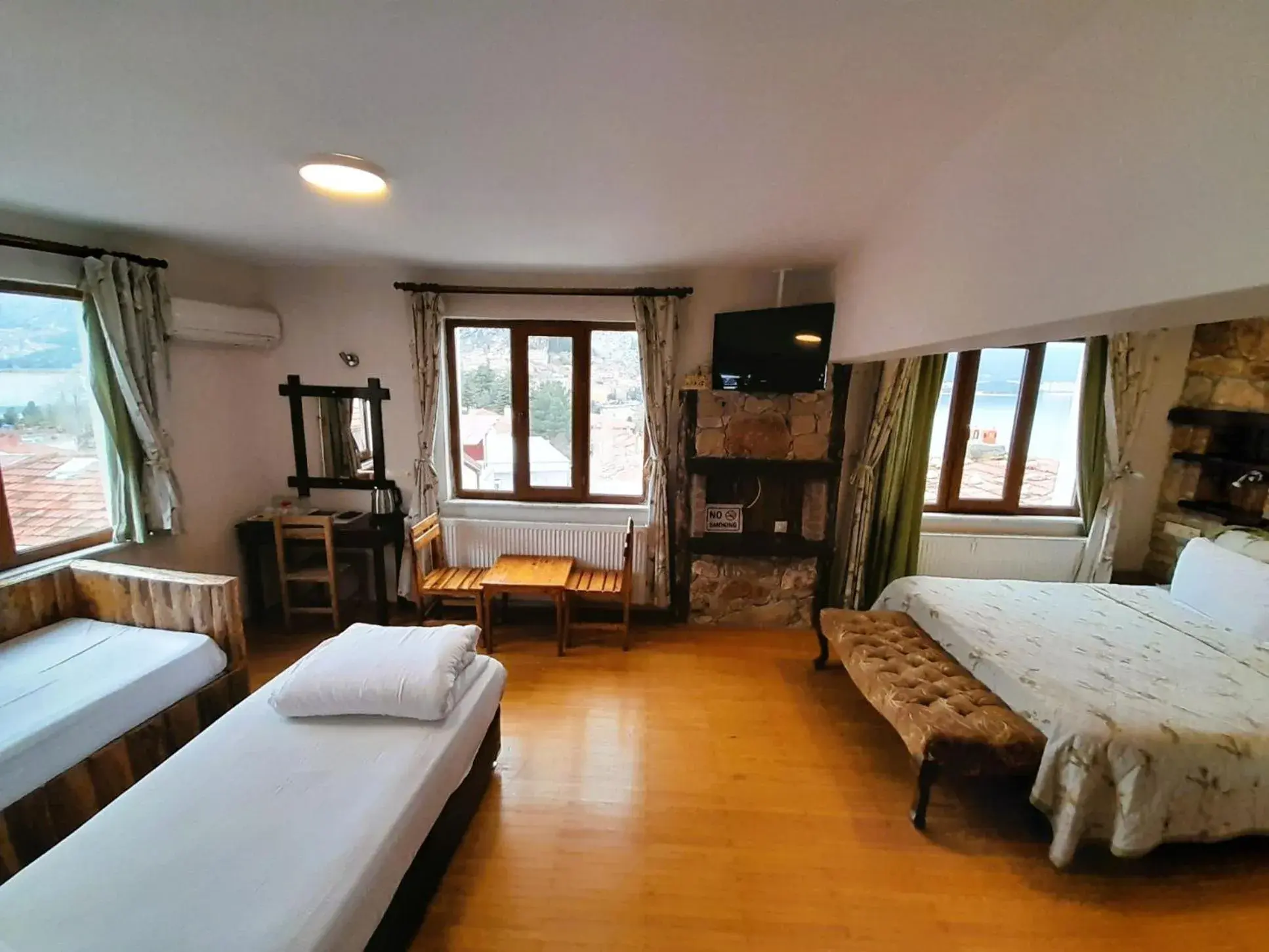 Quadruple Room with Mountain View in Fulya Pension Quadruple Room with Mountain View in Fulya Pension