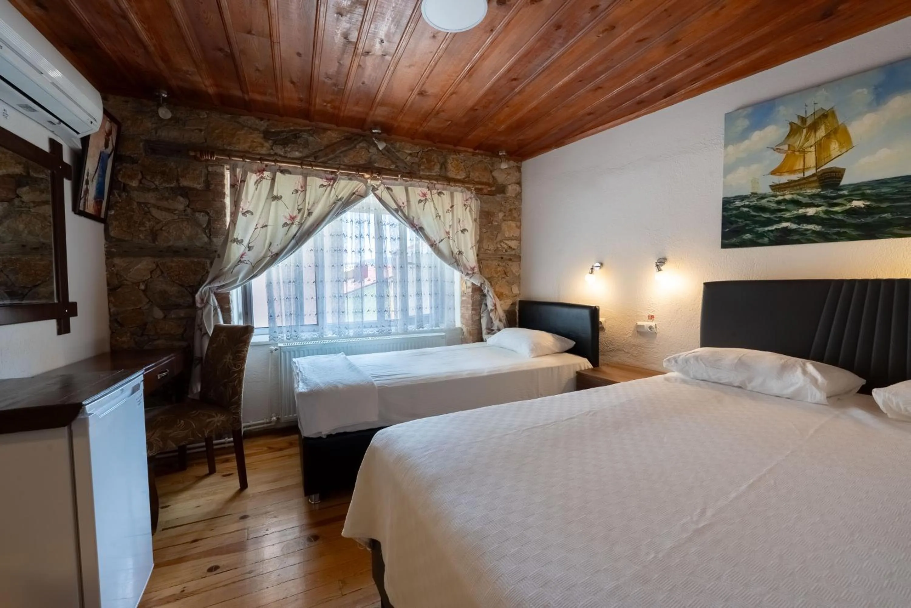 Photo of the whole room, Bed in Fulya Pension