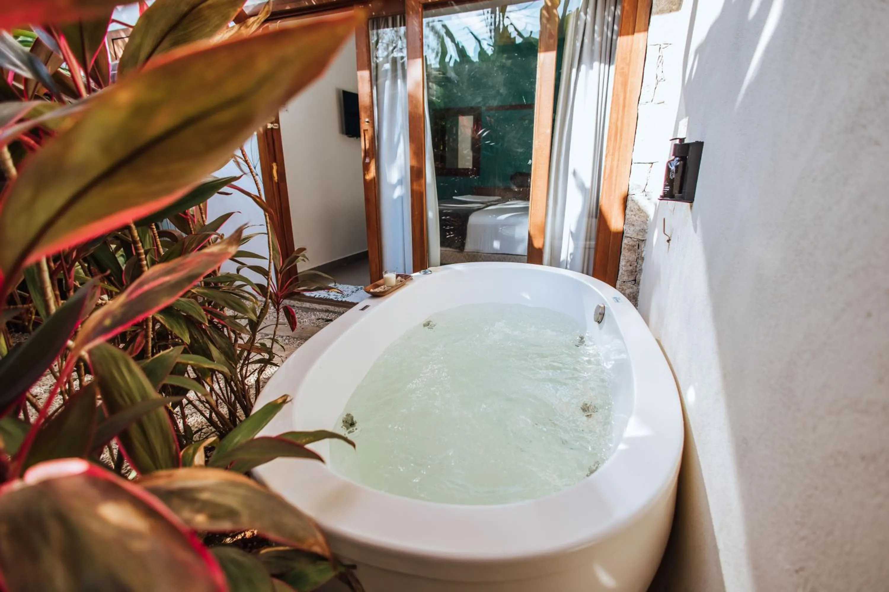Hot Tub in Smart Hotel Reserva Ilhabela