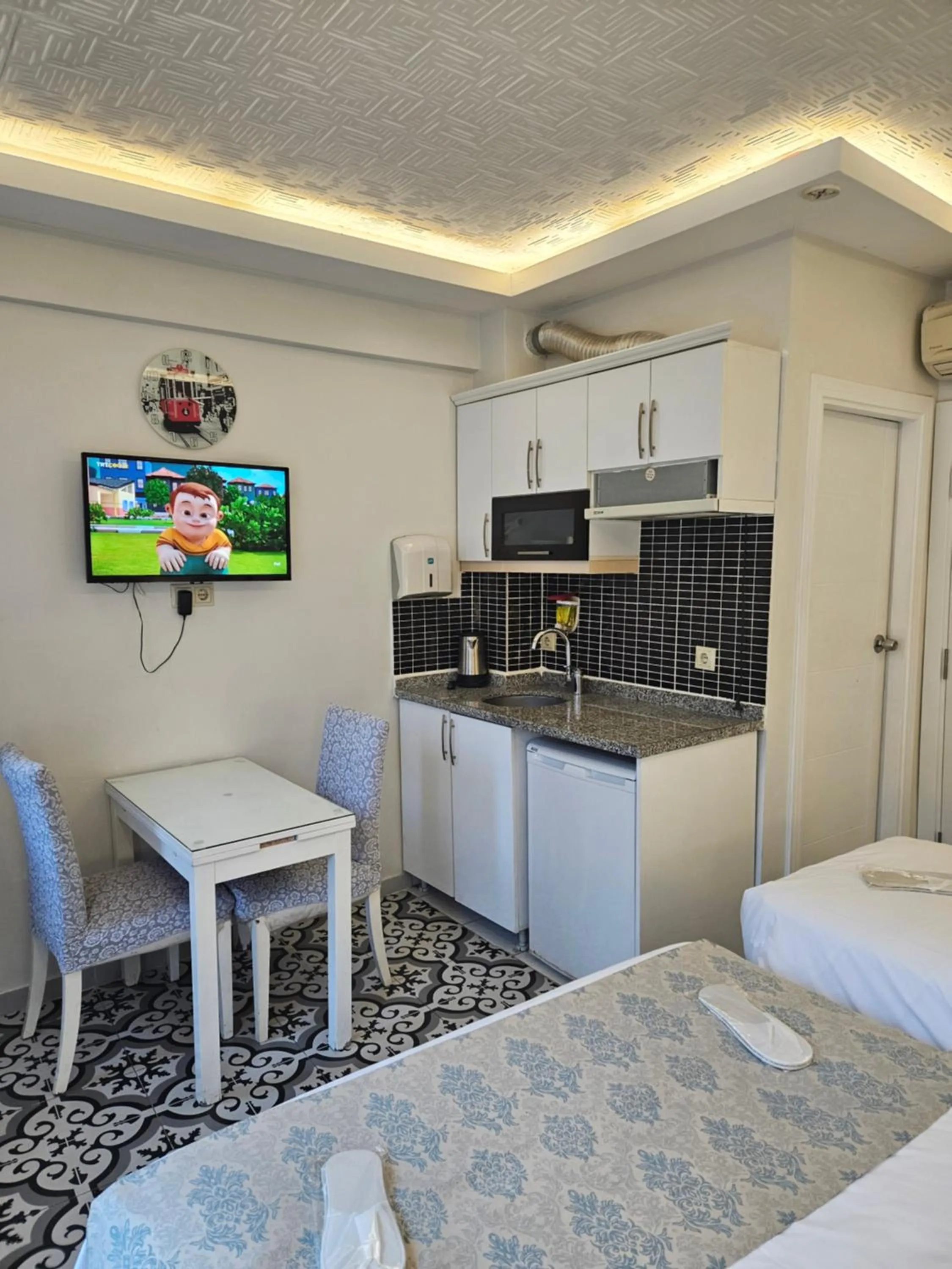 Kitchen or kitchenette, Bed in Lemon Residence