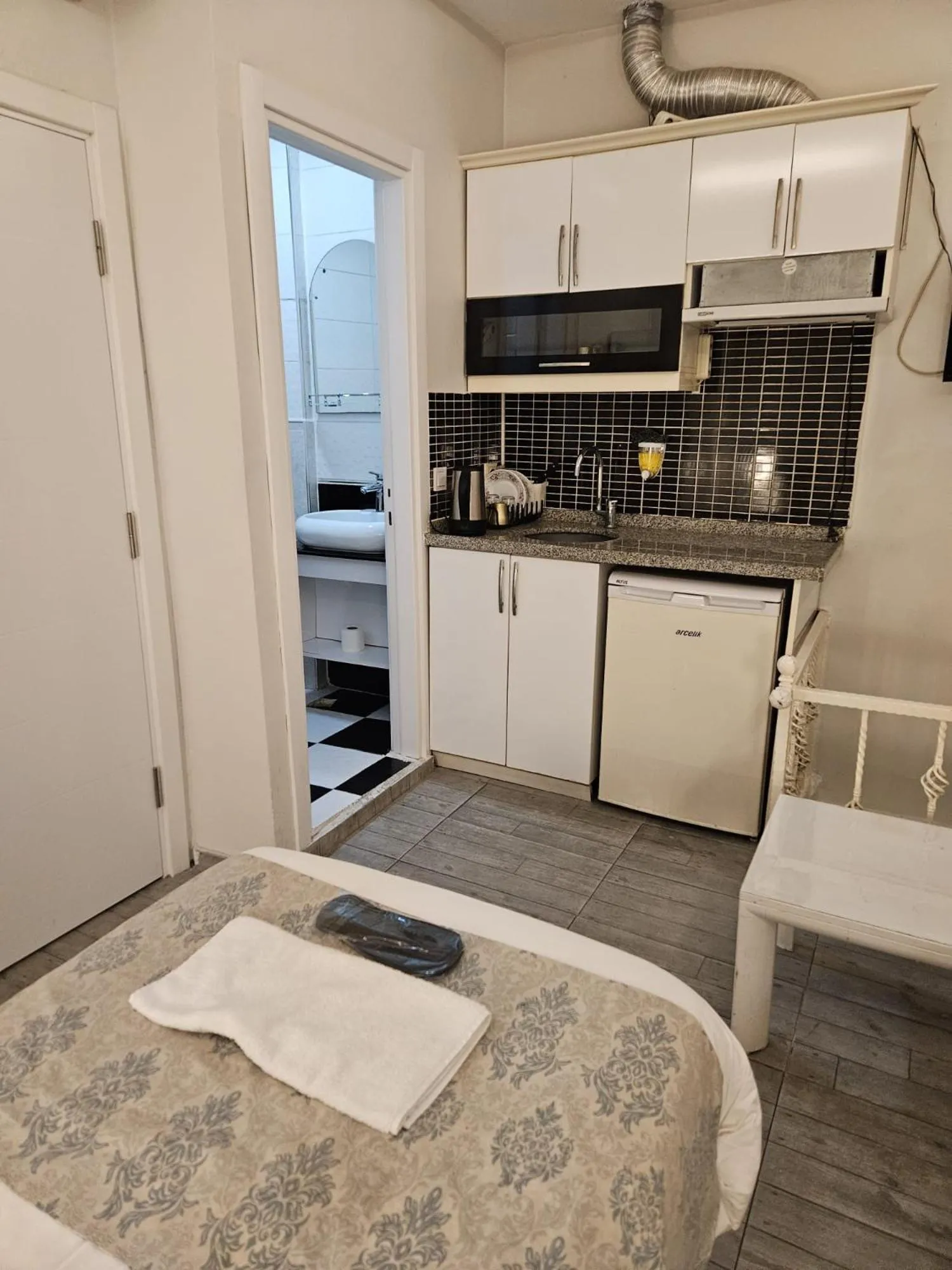 Kitchen or kitchenette, Bed in Lemon Residence