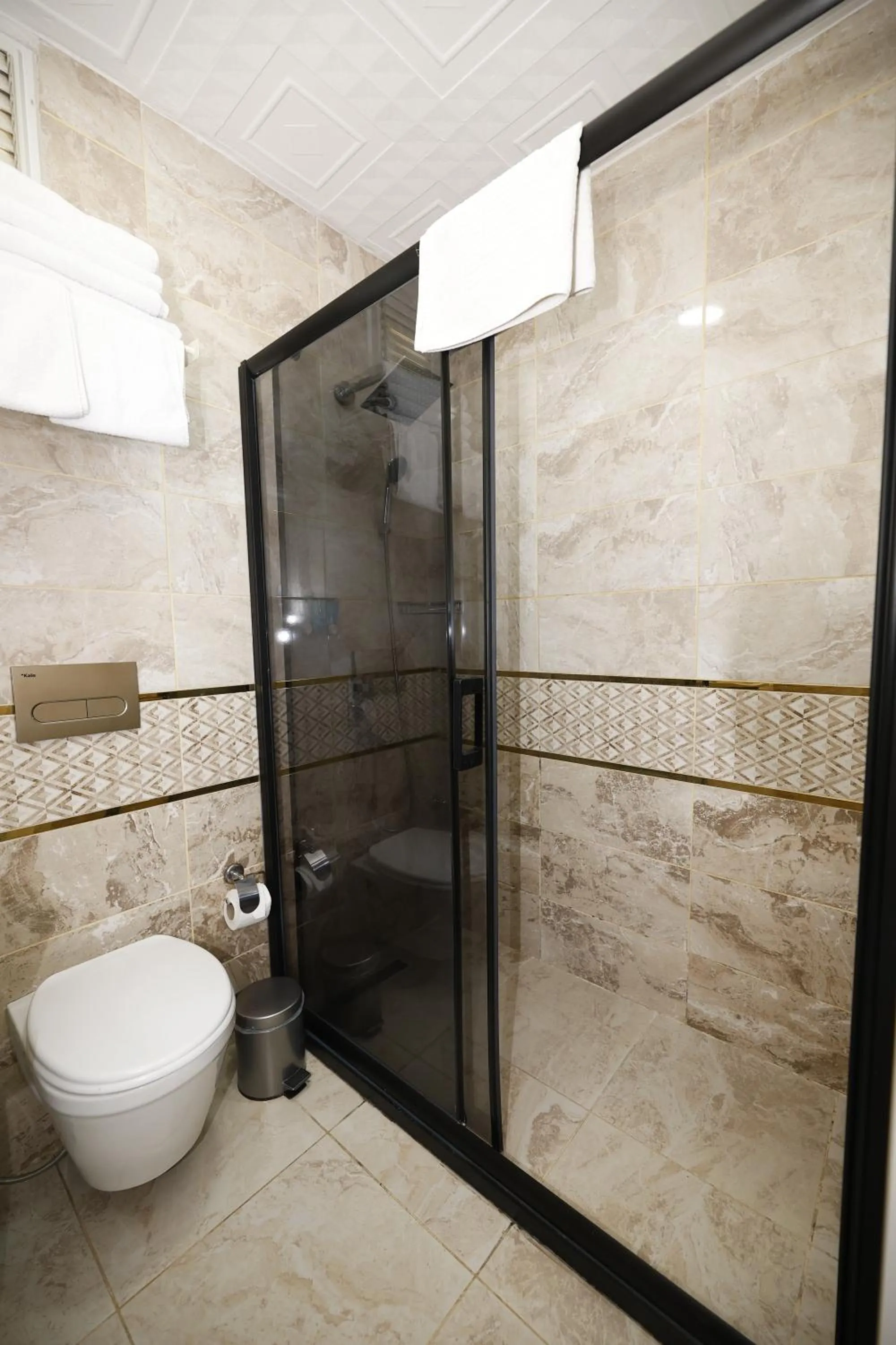 Shower in Lemon Residence