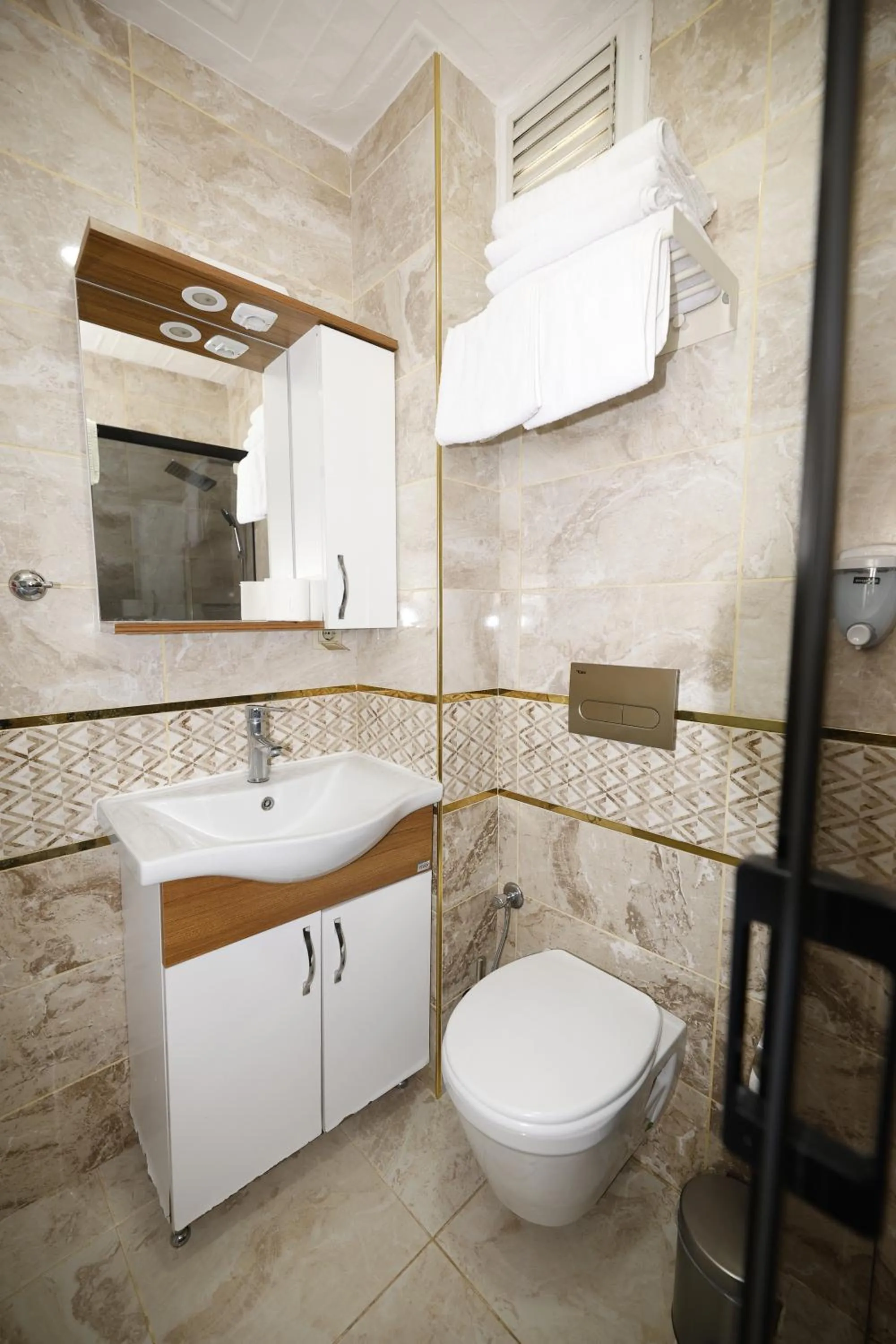 Shower in Lemon Residence