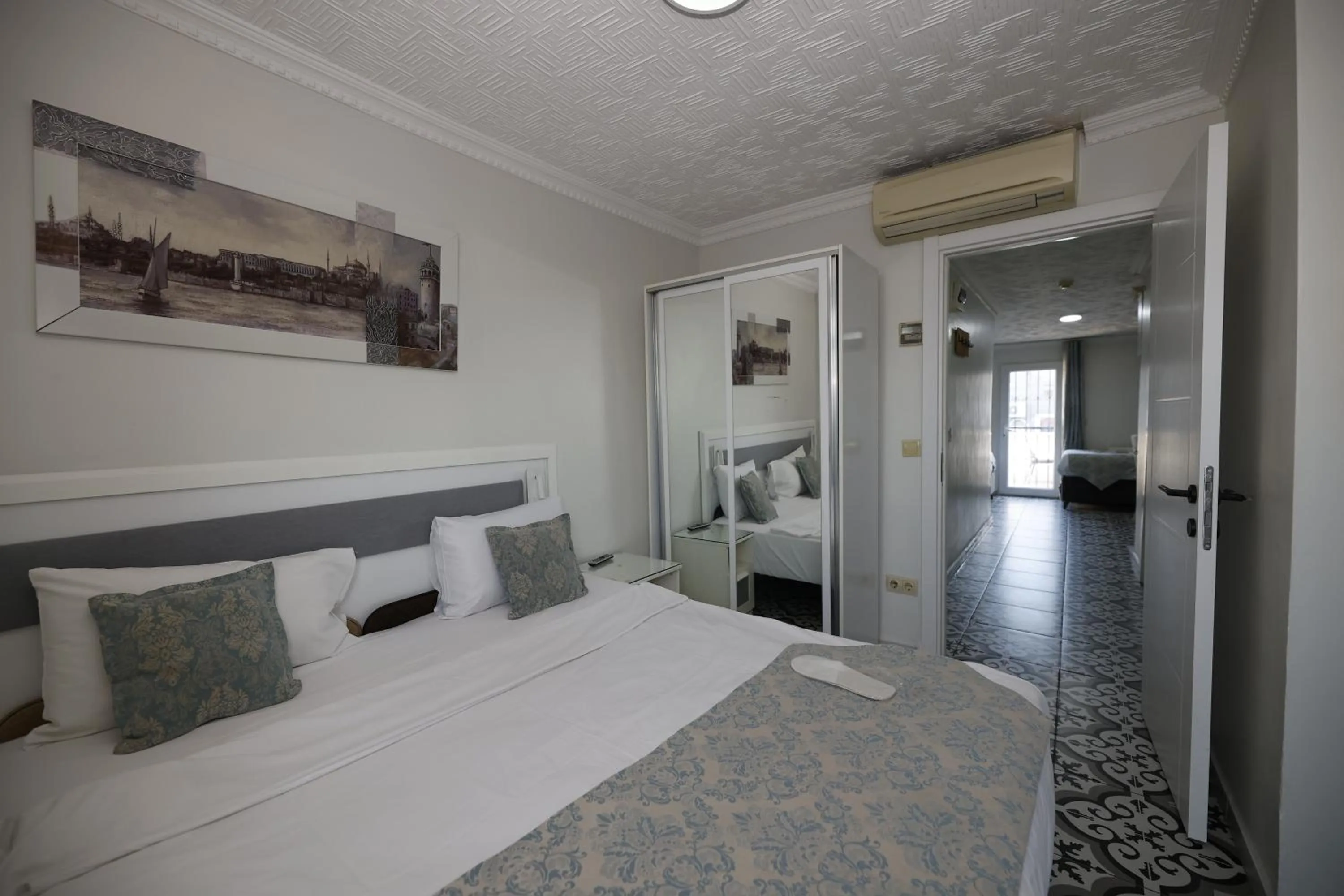 Bedroom, Bed in Lemon Residence