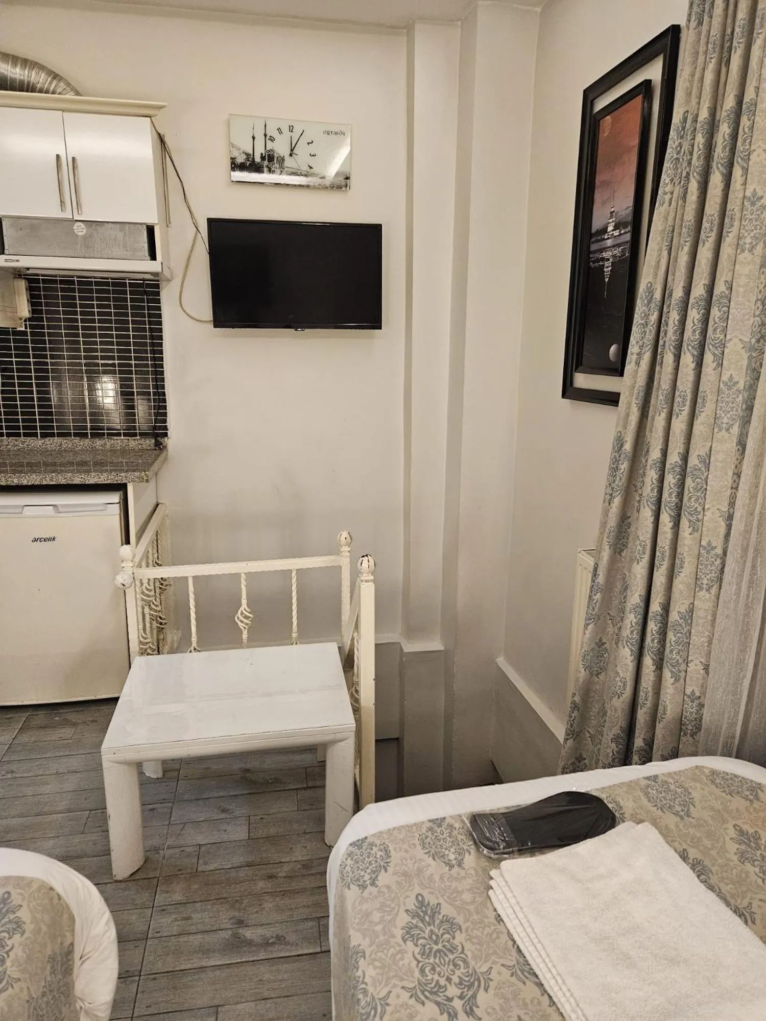 Bed in Lemon Residence