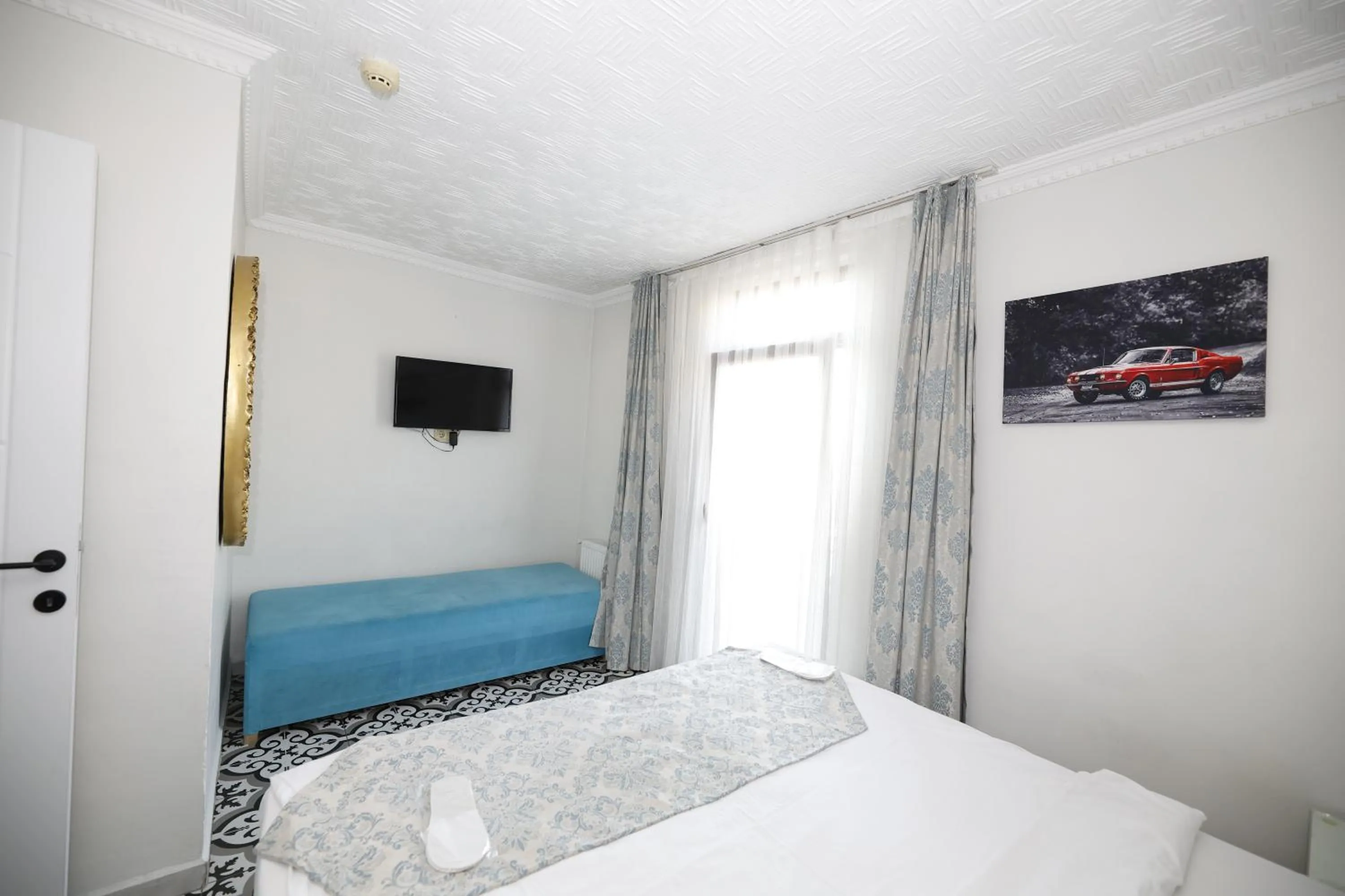 Bedroom, Bed in Lemon Residence