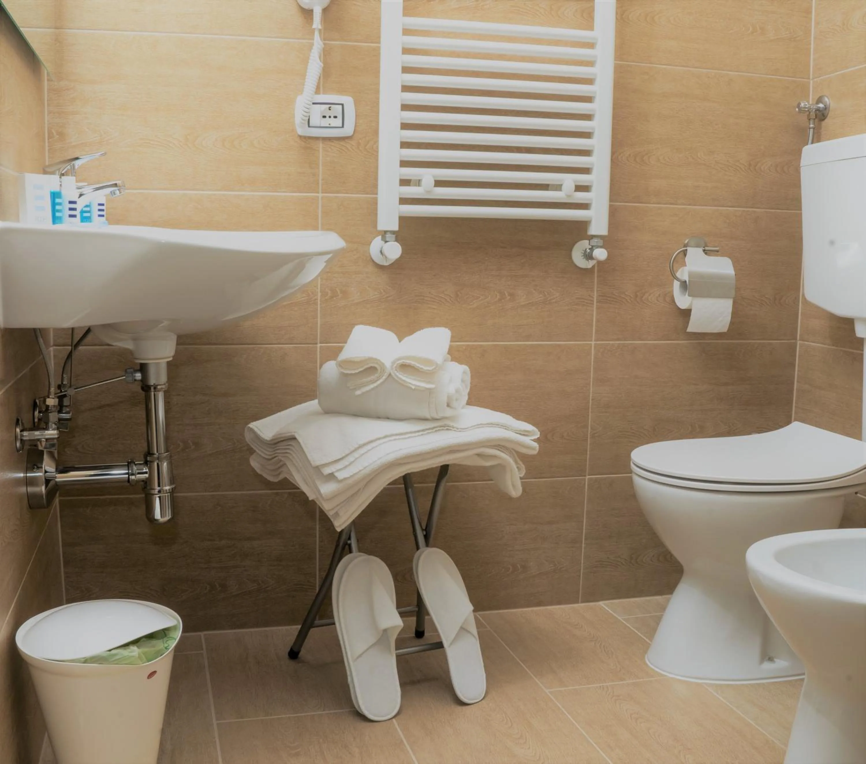 Shower in Atico Hotel