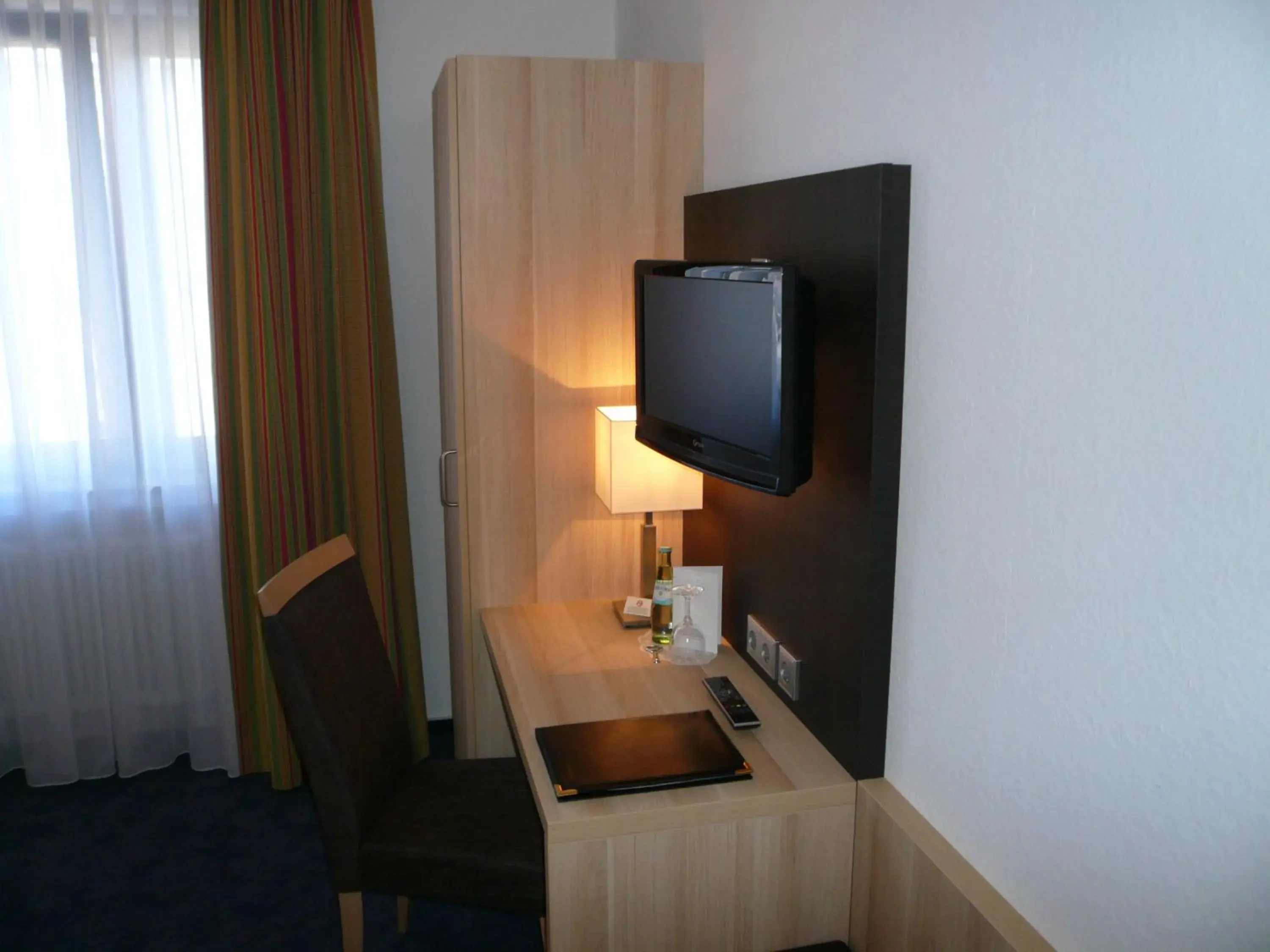 Single Room in Hotel Kaiserhof Single Room in Hotel Kaiserhof