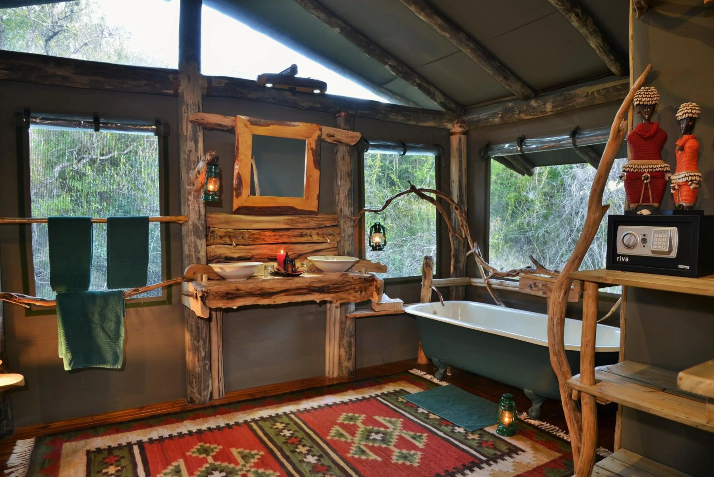 Bathroom in Sibuya Game Reserve and Lodge