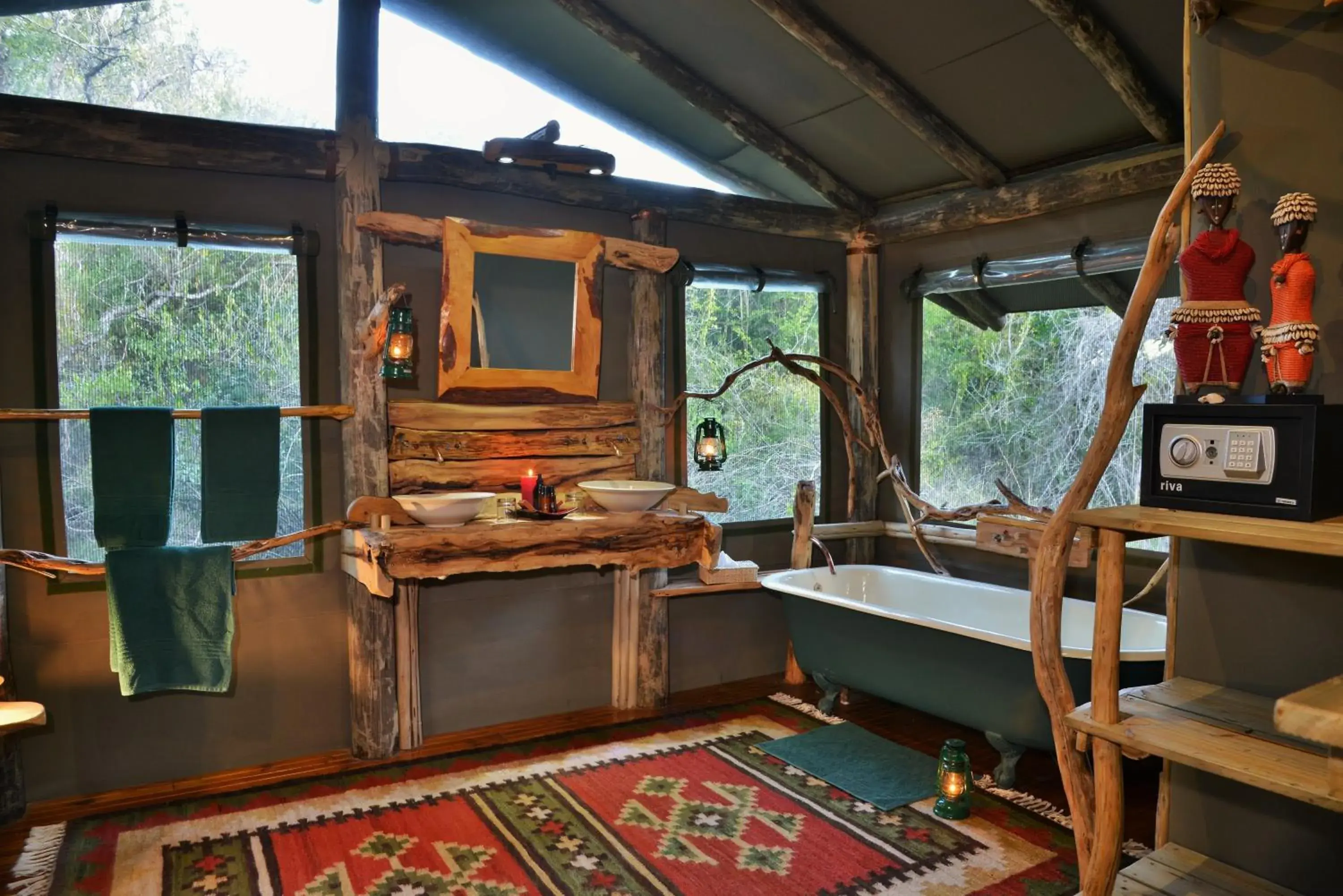 Bathroom in Sibuya Game Reserve and Lodge Bathroom in Sibuya Game Reserve and Lodge