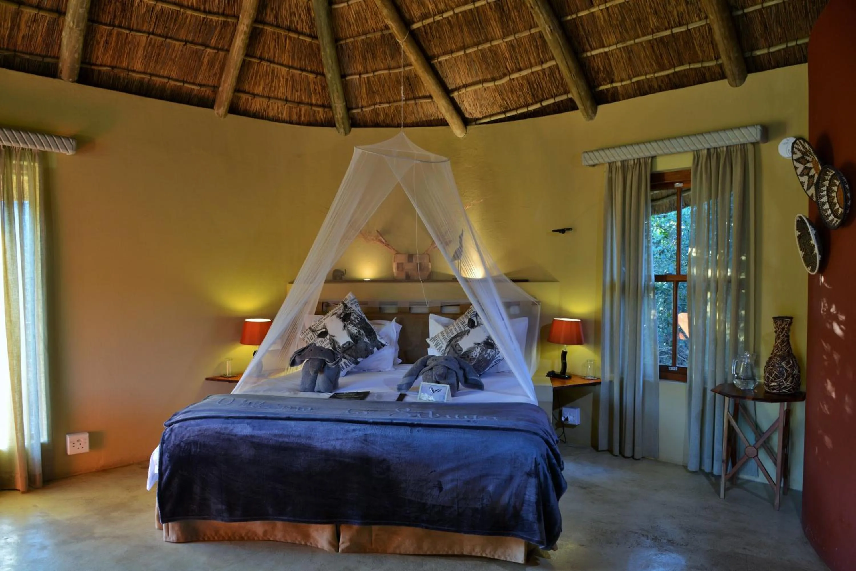 Bedroom, Bed in Sibuya Game Reserve and Lodge