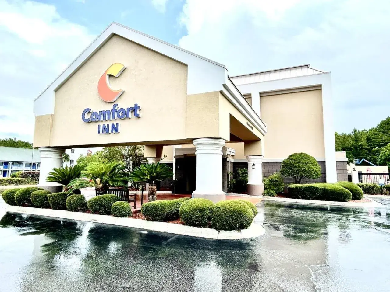 Property building in Comfort Inn Darien - North Brunswick Property building in Comfort Inn Darien - North Brunswick