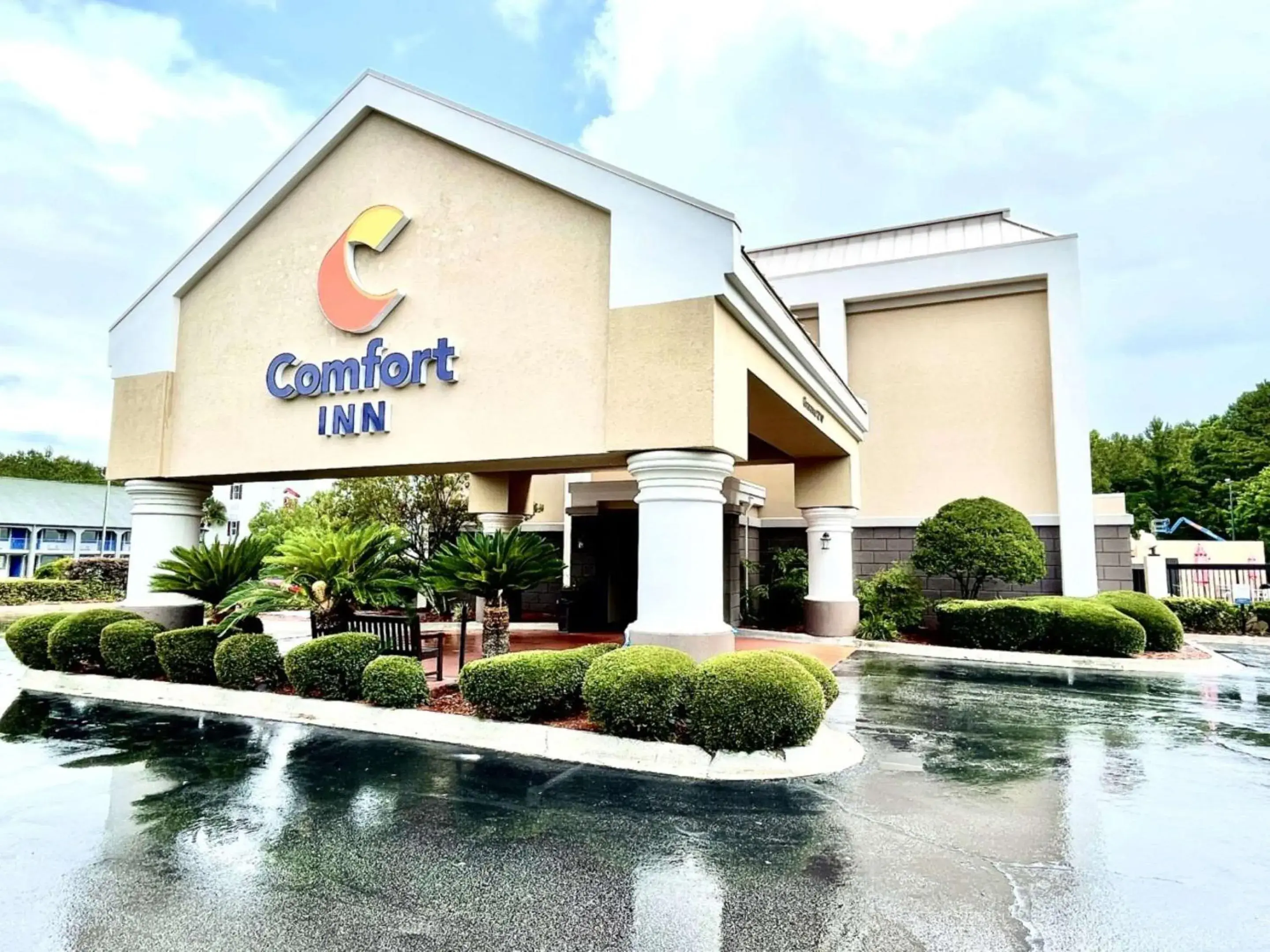 Property building in Comfort Inn Darien - North Brunswick Property building in Comfort Inn Darien - North Brunswick