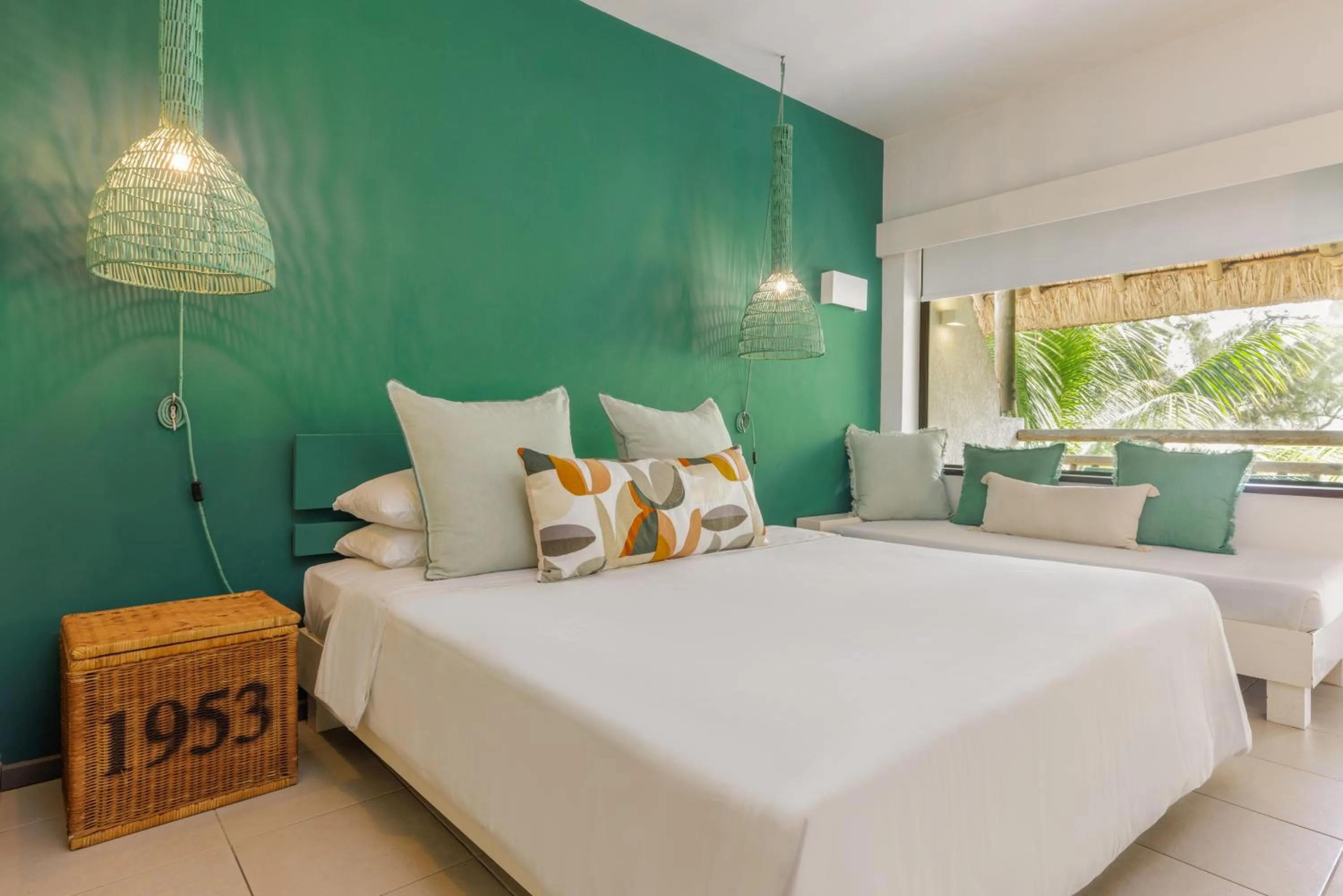 Bedroom, Bed in Coin de Mire Attitude