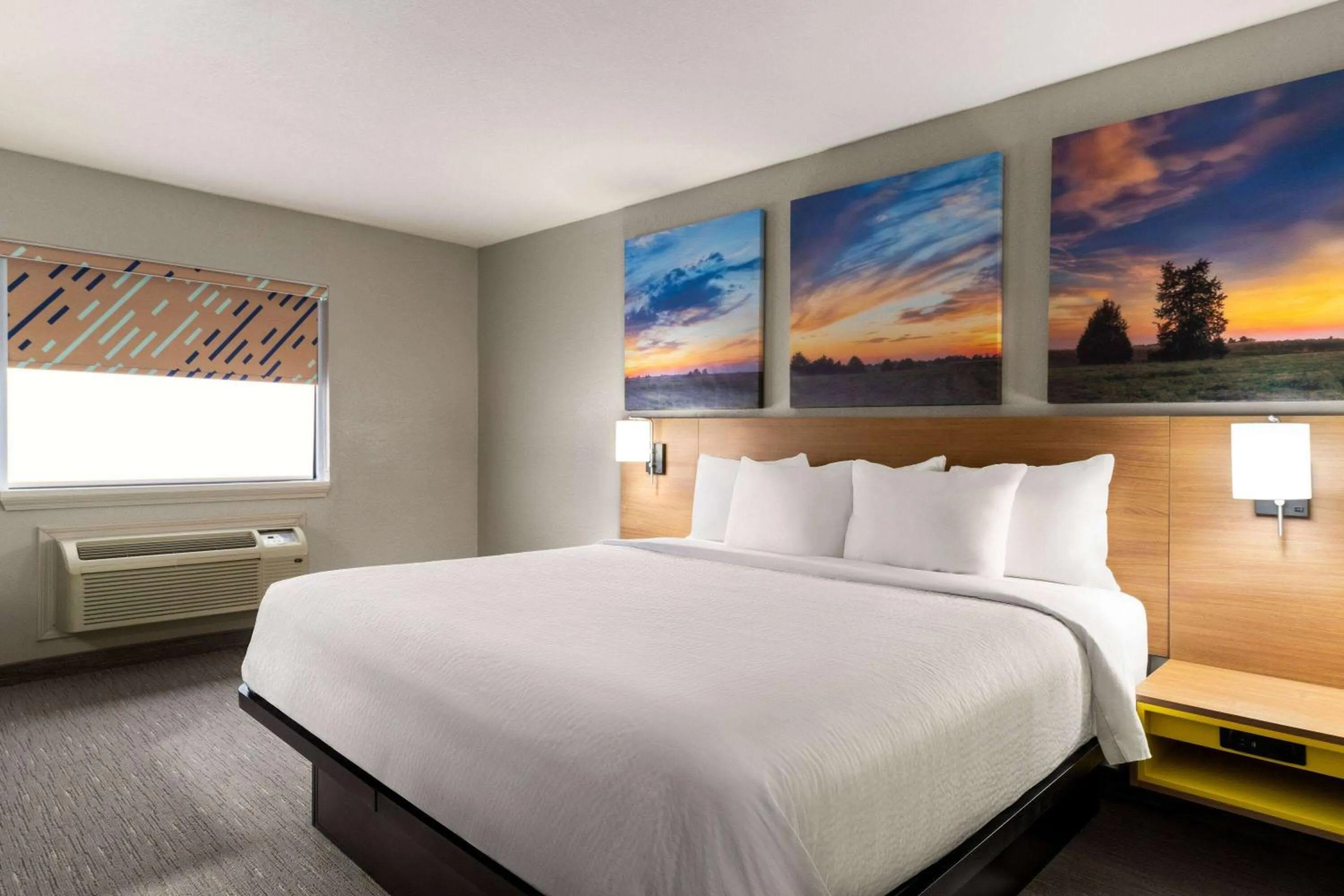 Photo of the whole room, Bed in Days Inn by Wyndham Washington Court House