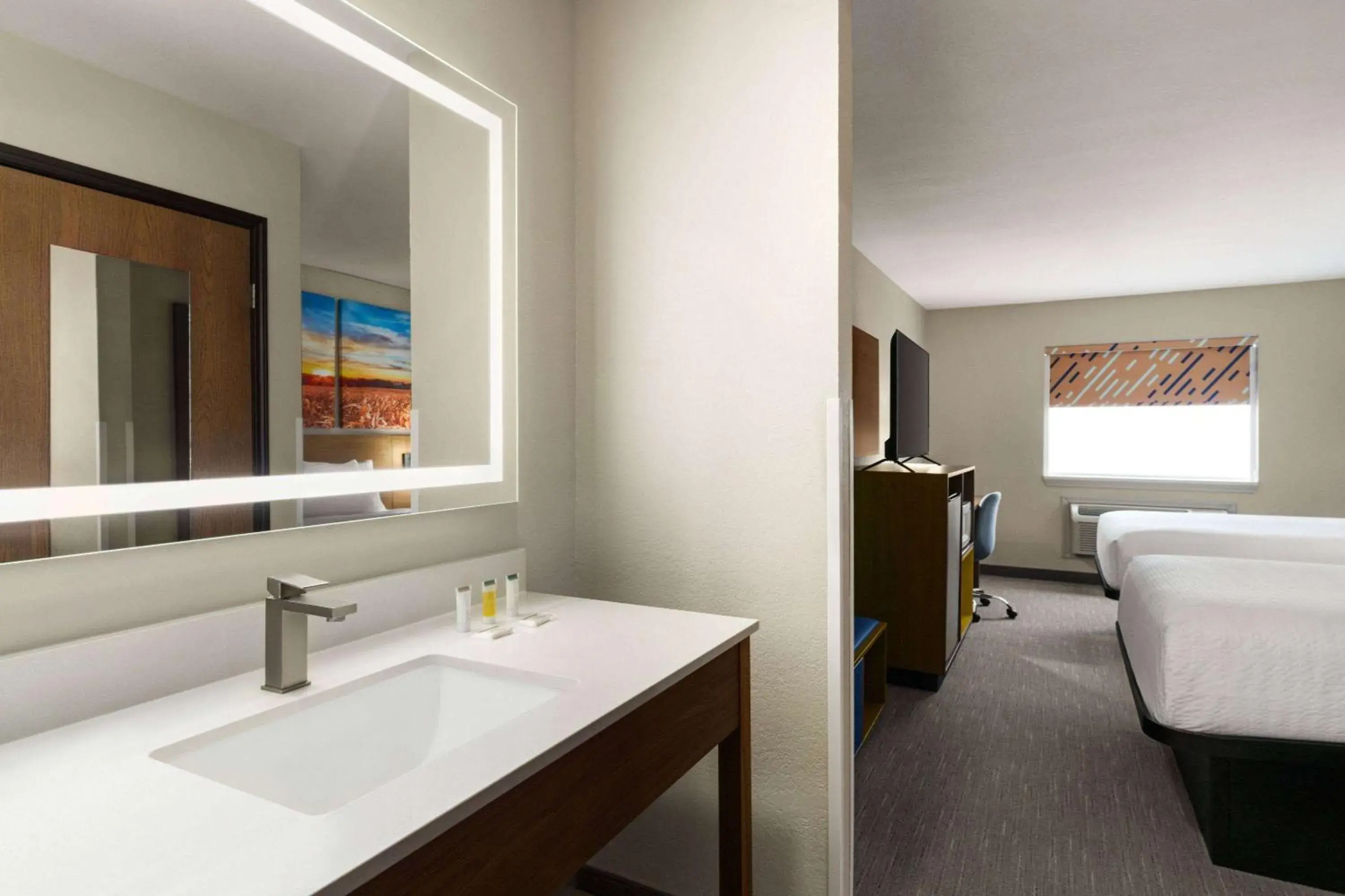 TV and multimedia, Bed in Days Inn by Wyndham Washington Court House TV and multimedia, Bed in Days Inn by Wyndham Washington Court House