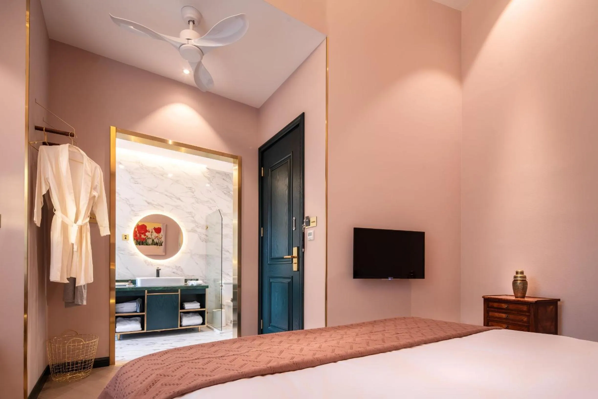 Bed in Moon and Chalice Boutique Hotel