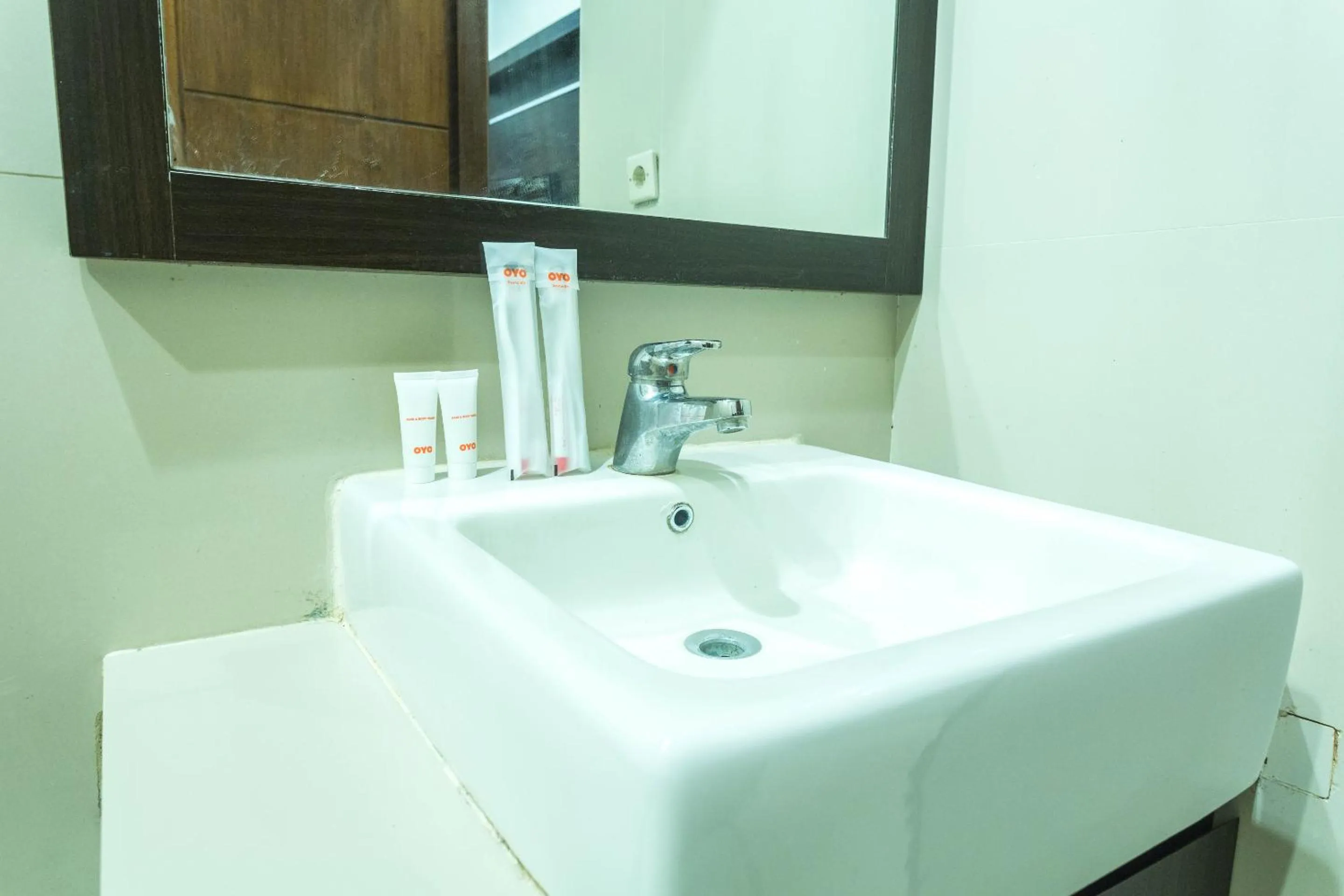 Bathroom in Hotel Bumi Aditya