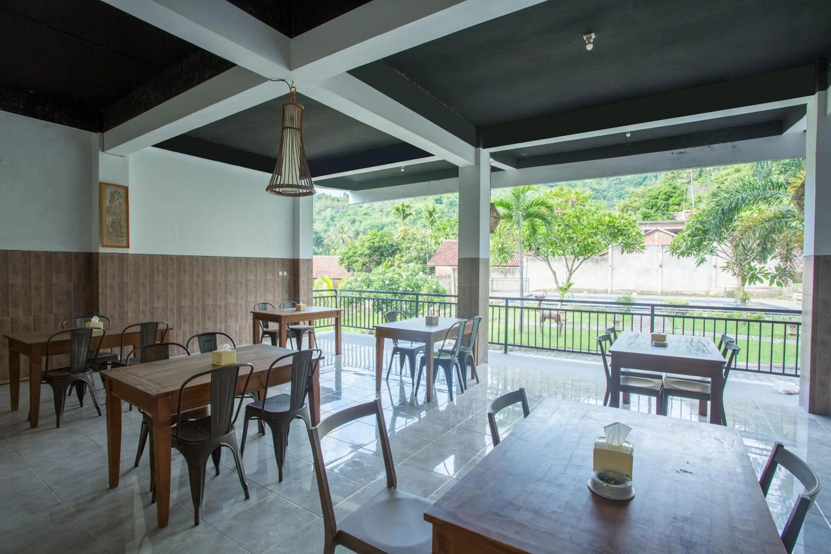 Restaurant/places to eat in Hotel Bumi Aditya