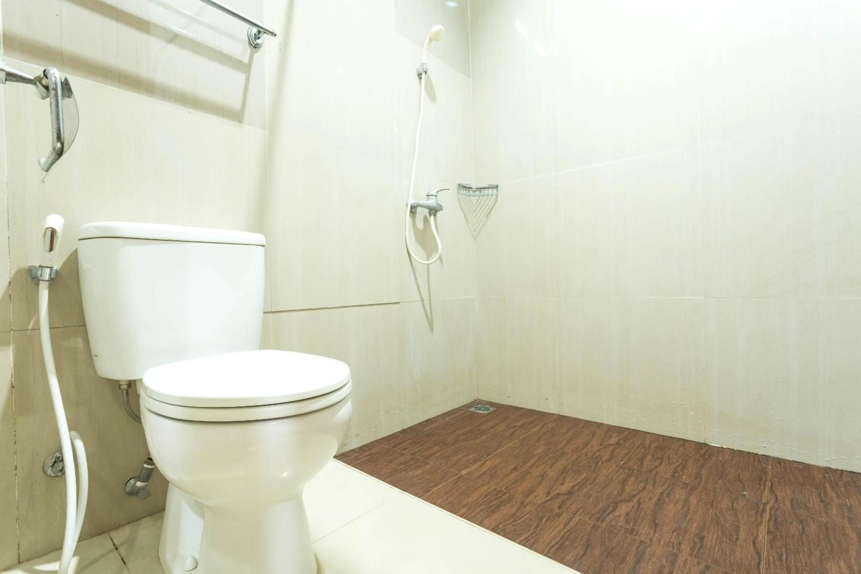 Bathroom in Hotel Bumi Aditya