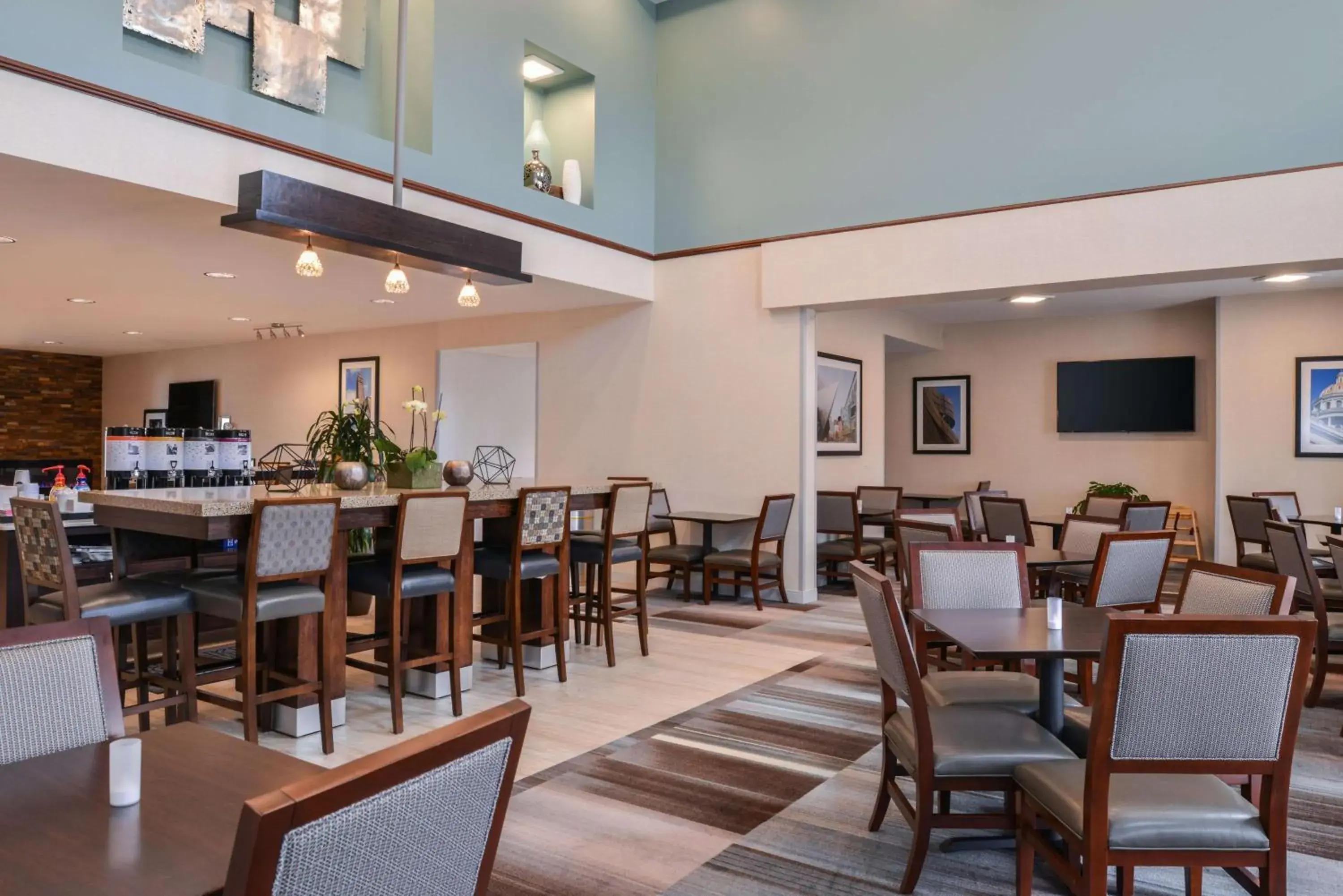Restaurant/places to eat in Hampton Inn & Suites Denver-Speer Boulevard Restaurant/places to eat in Hampton Inn & Suites Denver-Speer Boulevard