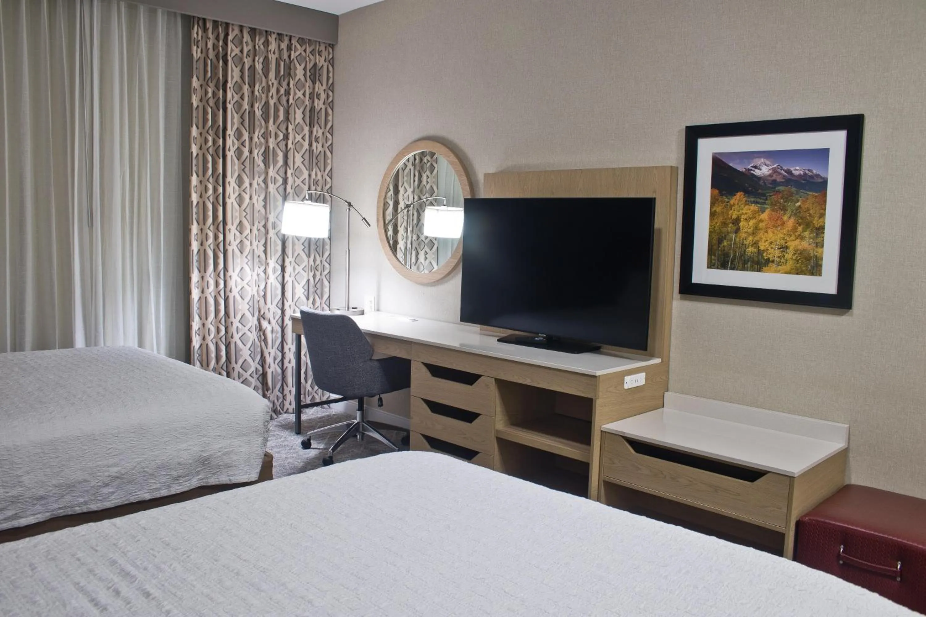 Bed in Hampton Inn & Suites Denver-Speer Boulevard