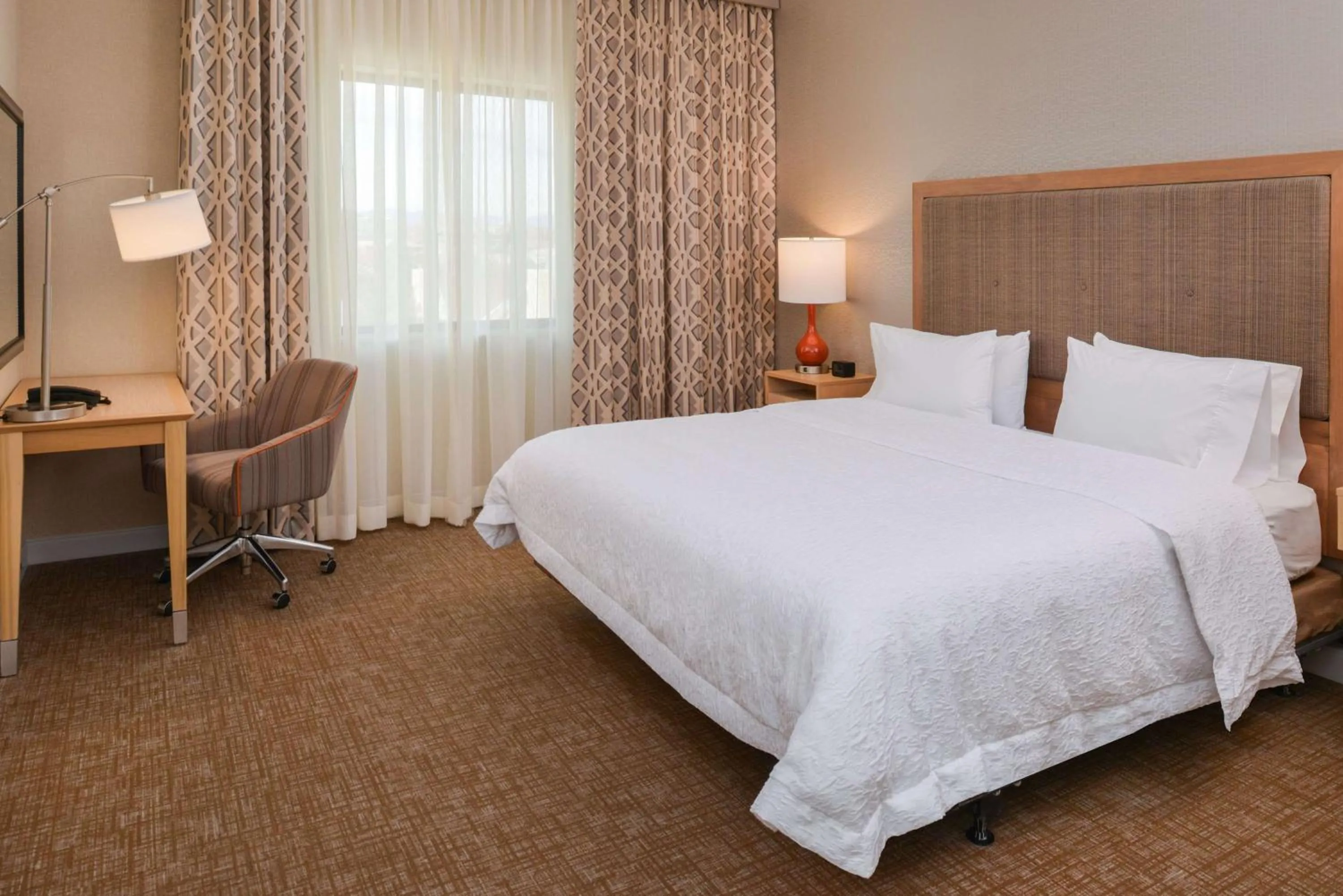 Bed in Hampton Inn & Suites Denver-Speer Boulevard
