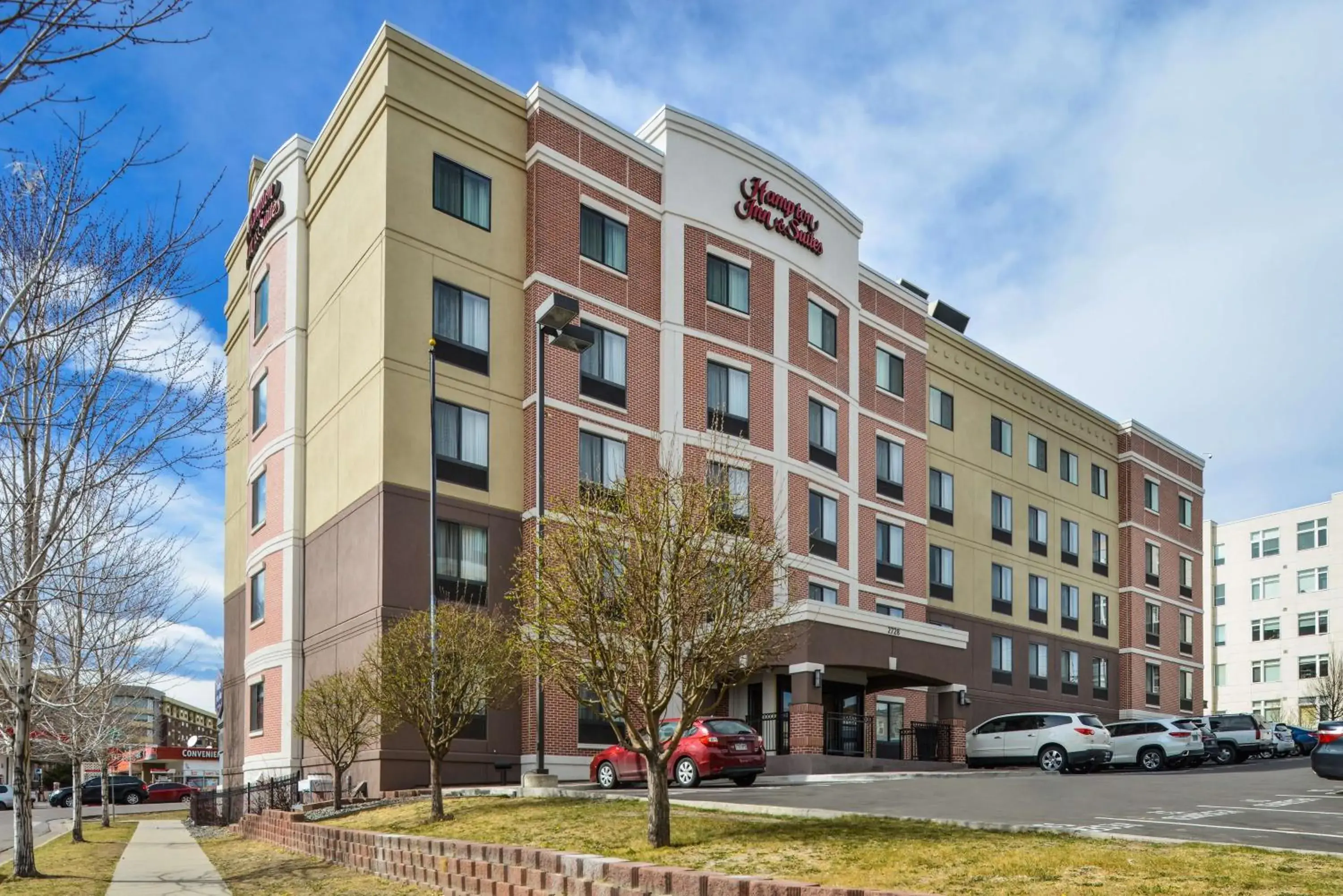 Property building in Hampton Inn & Suites Denver-Speer Boulevard Property building in Hampton Inn & Suites Denver-Speer Boulevard