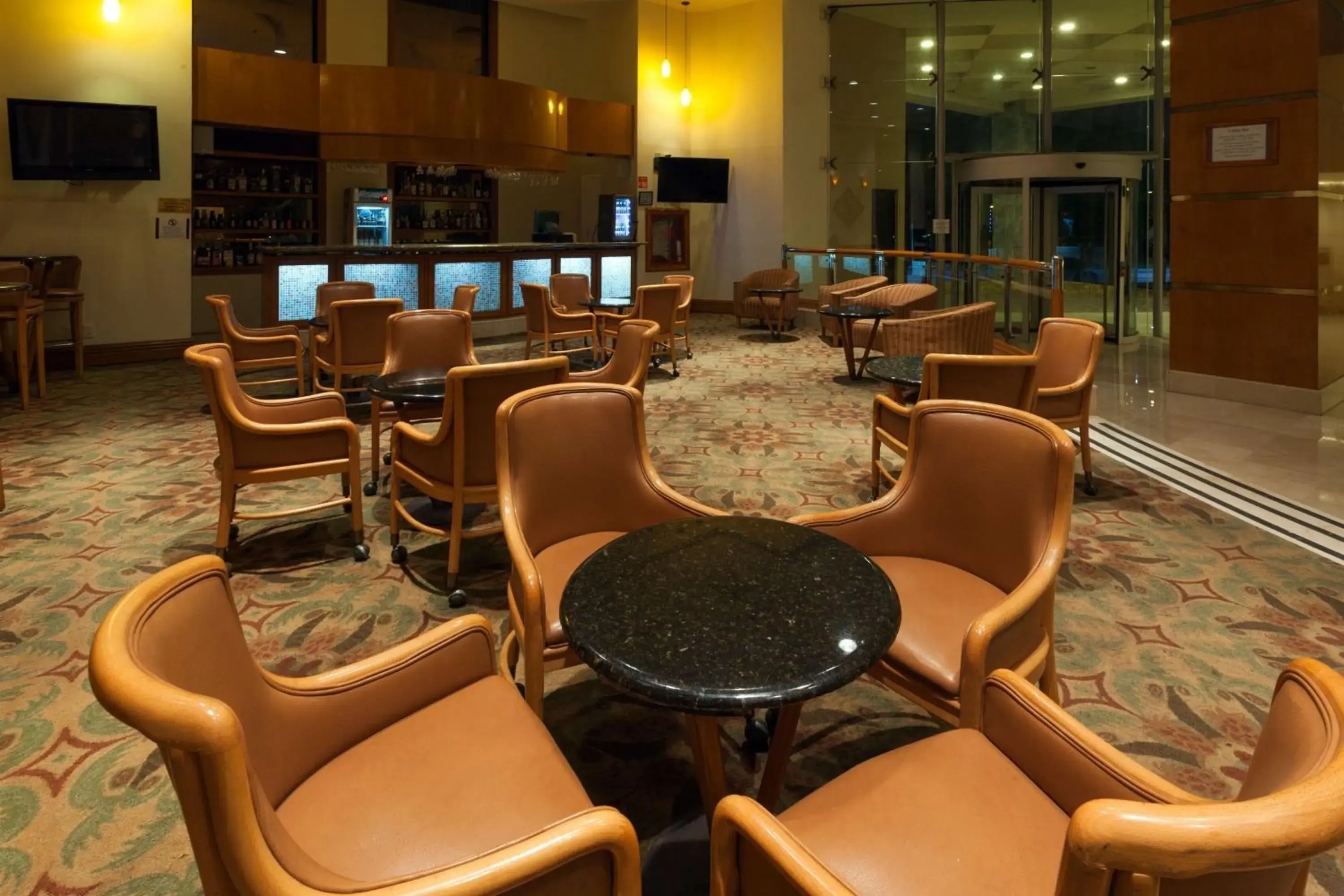Lounge or bar in Best Western PLUS Nuevo Laredo Inn & Suites Lounge or bar in Best Western PLUS Nuevo Laredo Inn & Suites