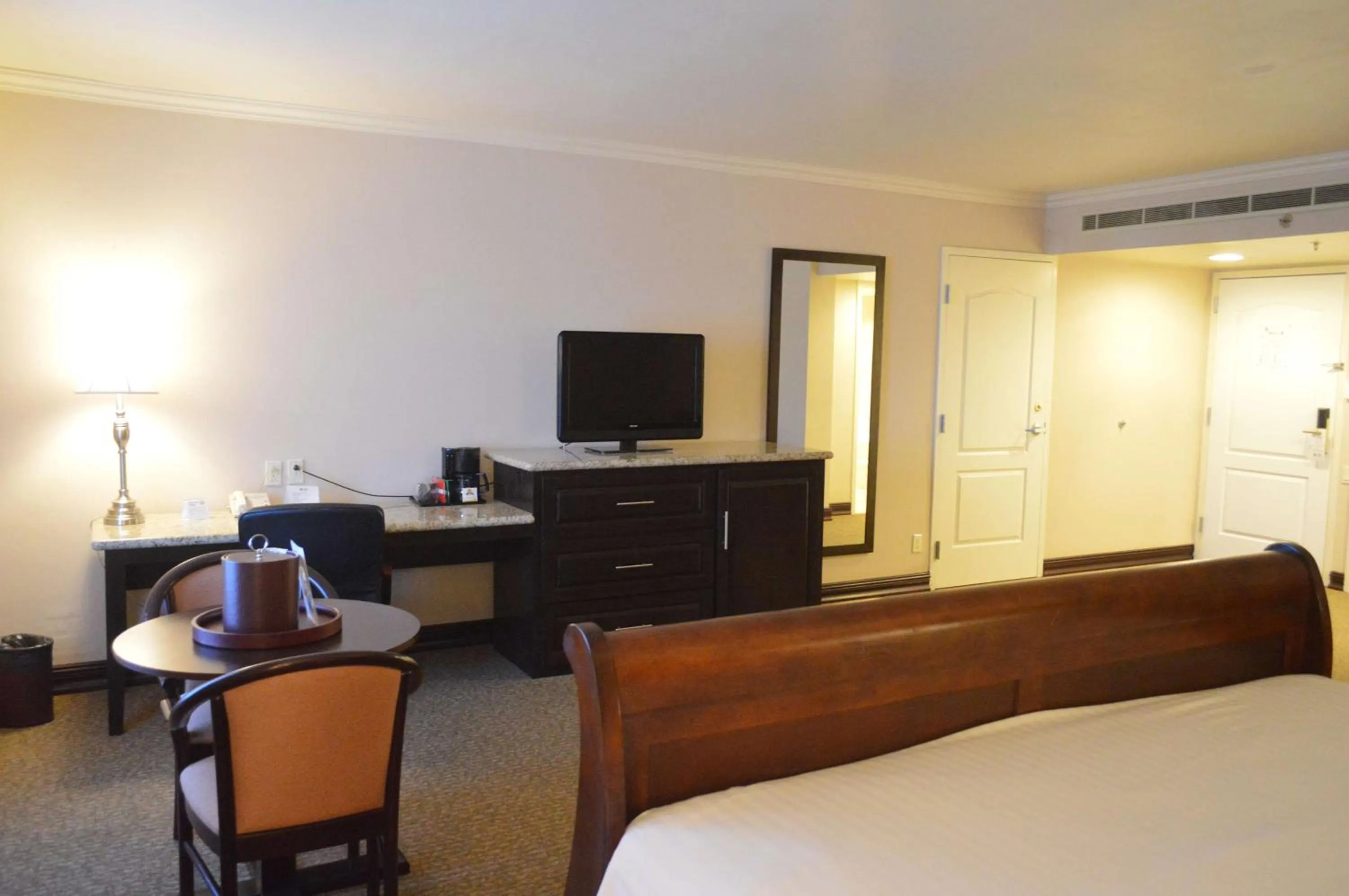Photo of the whole room, Bed in Best Western PLUS Nuevo Laredo Inn & Suites