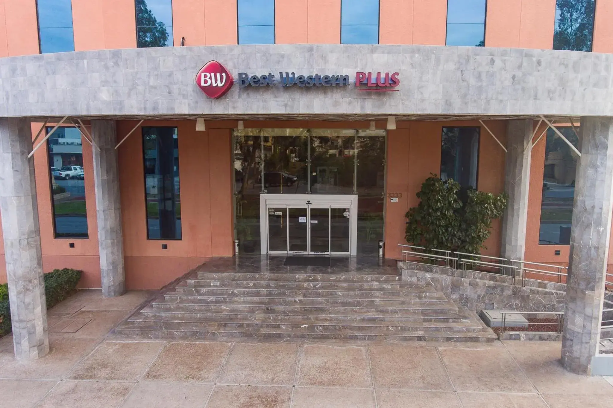 Facade/entrance in Best Western PLUS Nuevo Laredo Inn & Suites Facade/entrance in Best Western PLUS Nuevo Laredo Inn & Suites