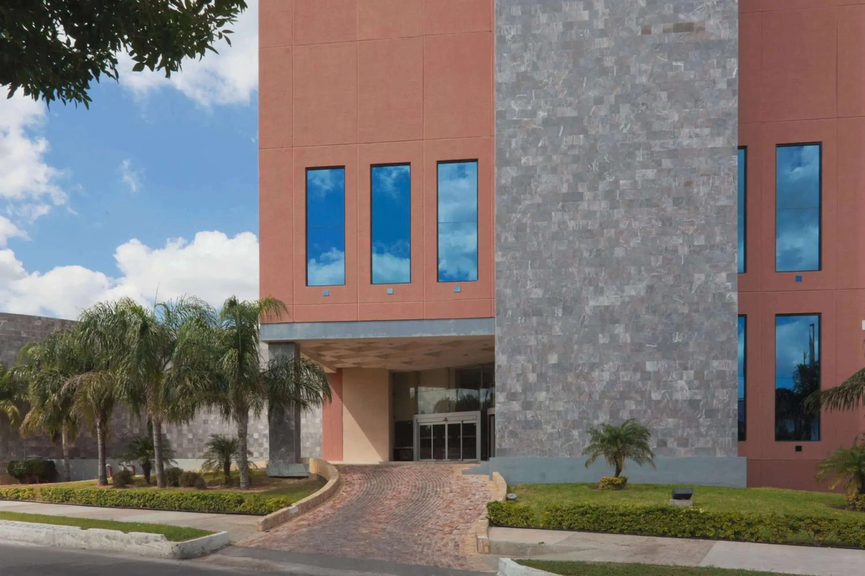 Property building in Best Western PLUS Nuevo Laredo Inn & Suites Property building in Best Western PLUS Nuevo Laredo Inn & Suites