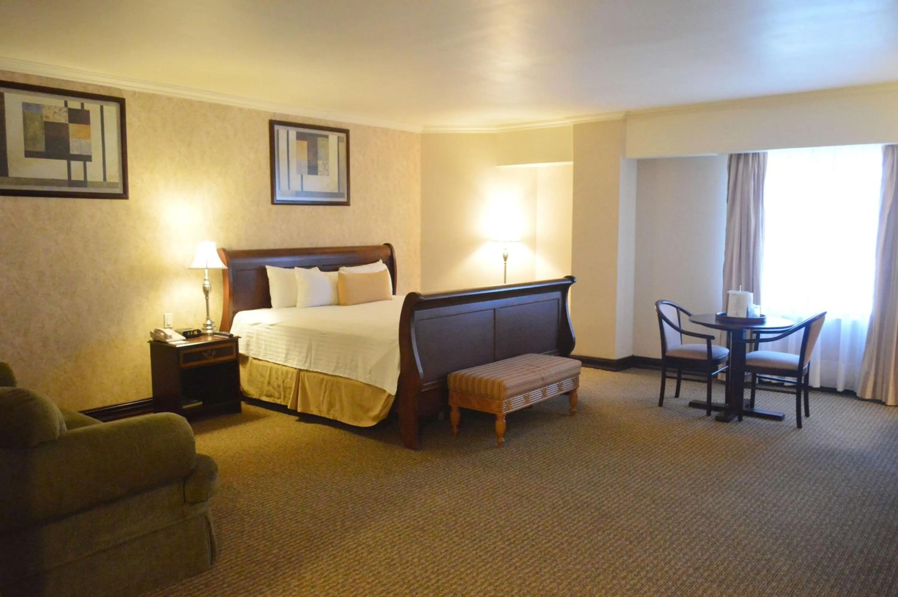 Photo of the whole room, Bed in Best Western PLUS Nuevo Laredo Inn & Suites